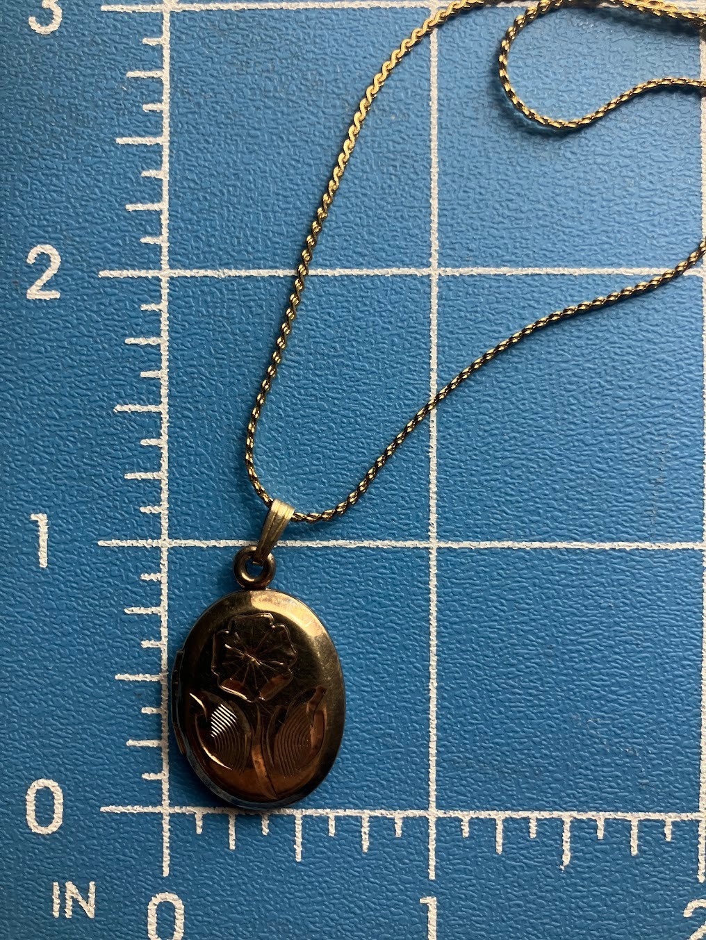 Vintage Locket Pendant Necklace Sterling Silver Vermeil Etched Flower 4g READ