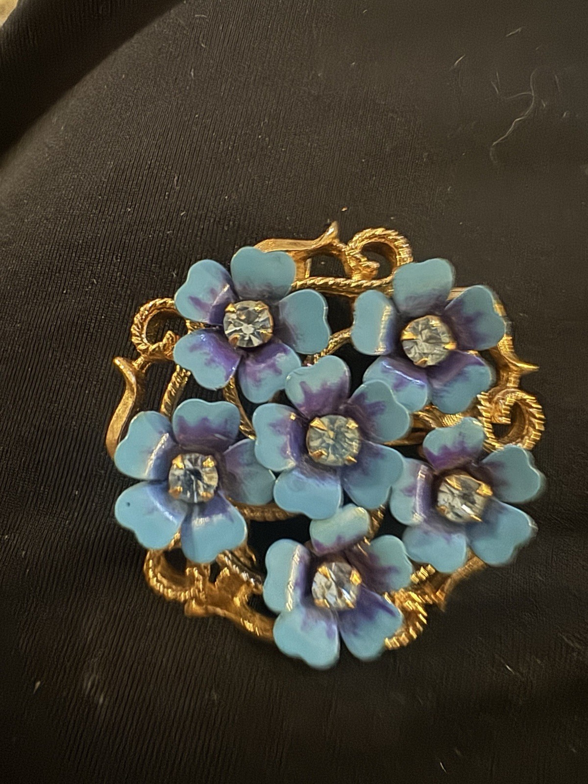 Avon Brooch Or Pendant With Blue And Purple Flowers With Rhinestones Gold Tone