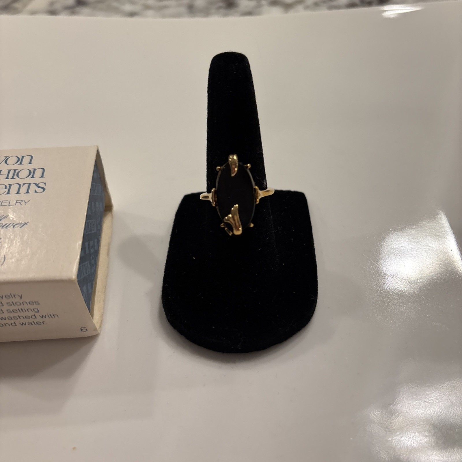 Avon Vintage Night Flower Gold Tone Oval Black Onyx Ring Size 6 – 1978
