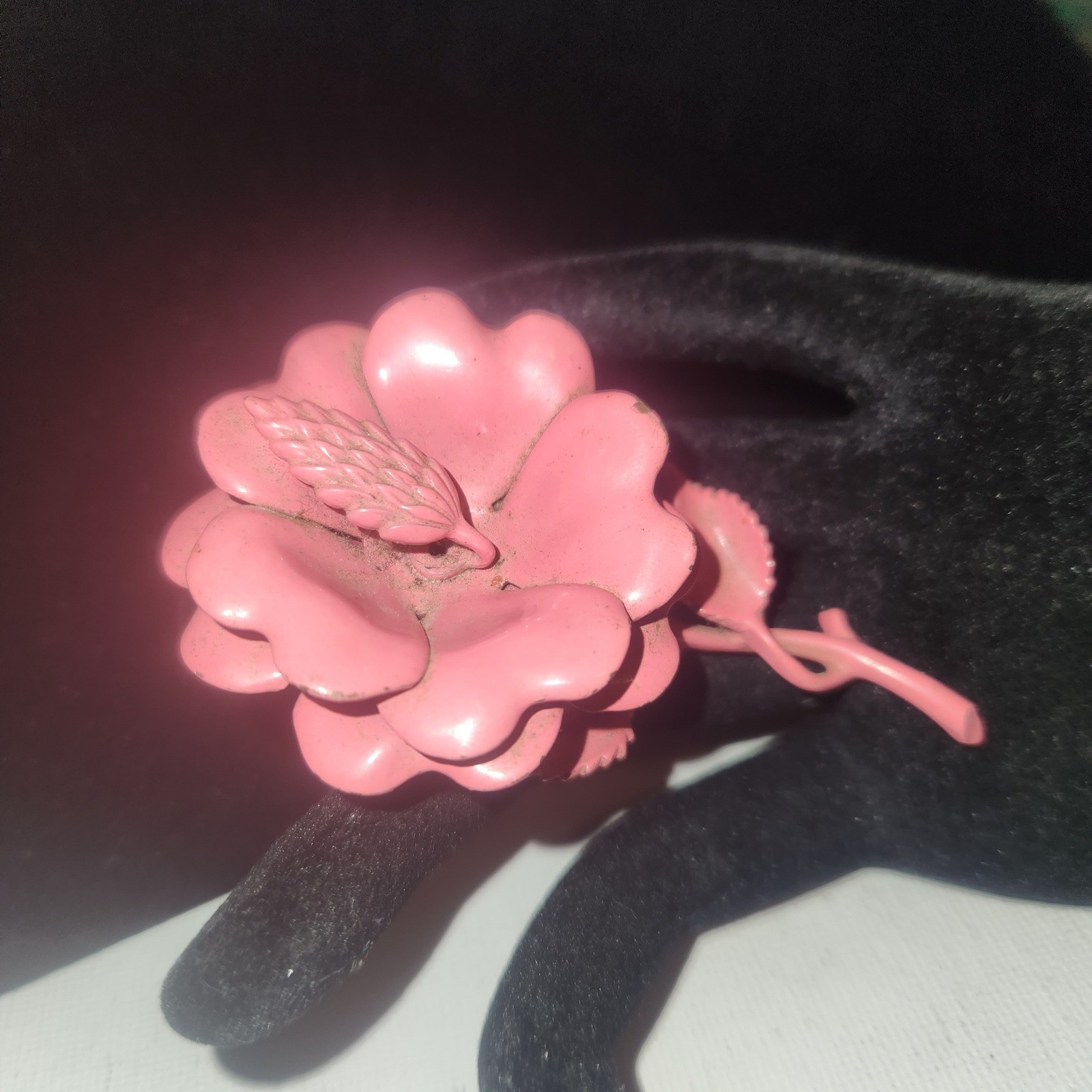 Vtg Pink Enamel Flower Brooch Mod pop art Floral Pin Matte Finish Style