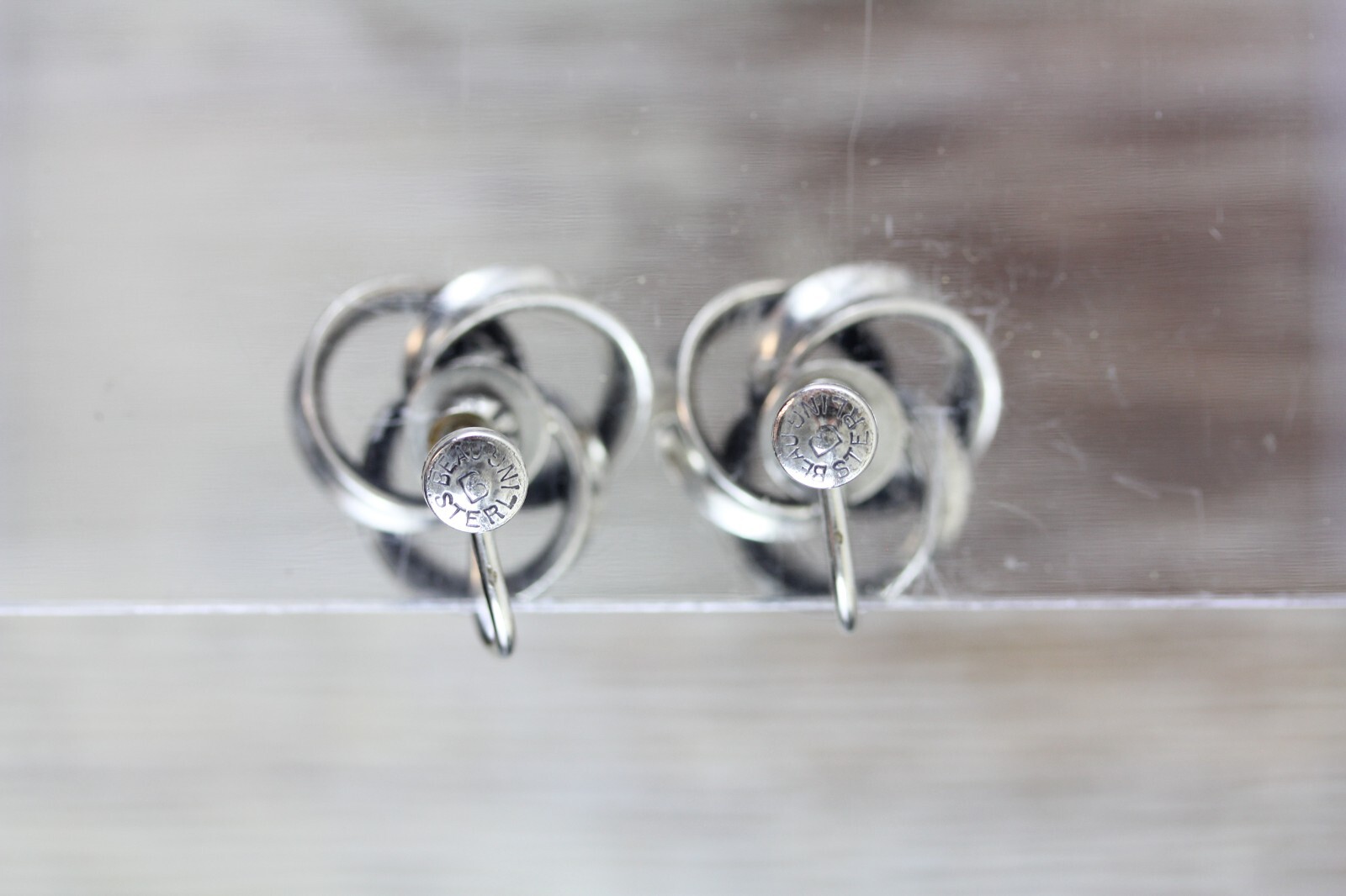 VINTAGE BEAU STERLING SILVER KNOT EARRINGS 925 SCREW BACK DESIGN CLASSIC