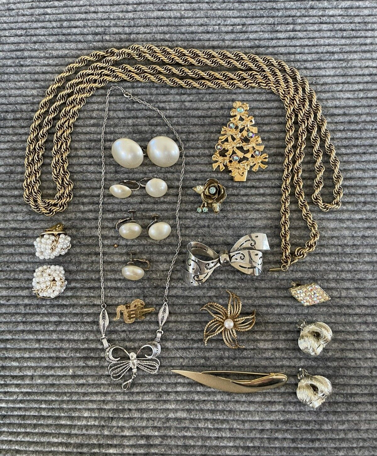 Vintage Jewelry Lot Most Signed Coventry Lisner Coro Trifari Emmons Etc 20 pcs