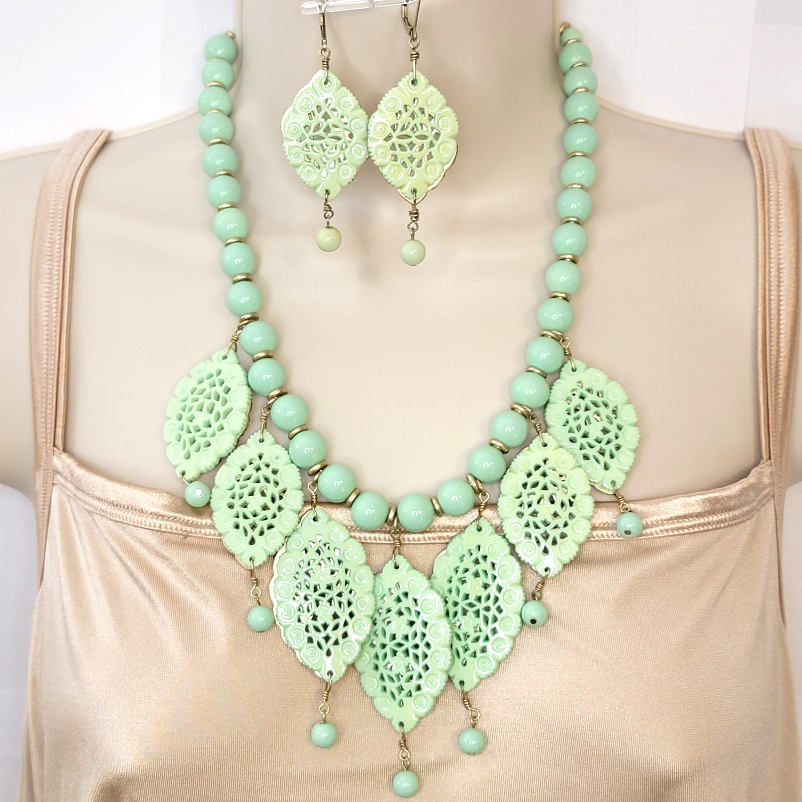 Vintage Coldwater Creek Mint Green Kashmir Necklace & Earring, 23″L Gold-Tone