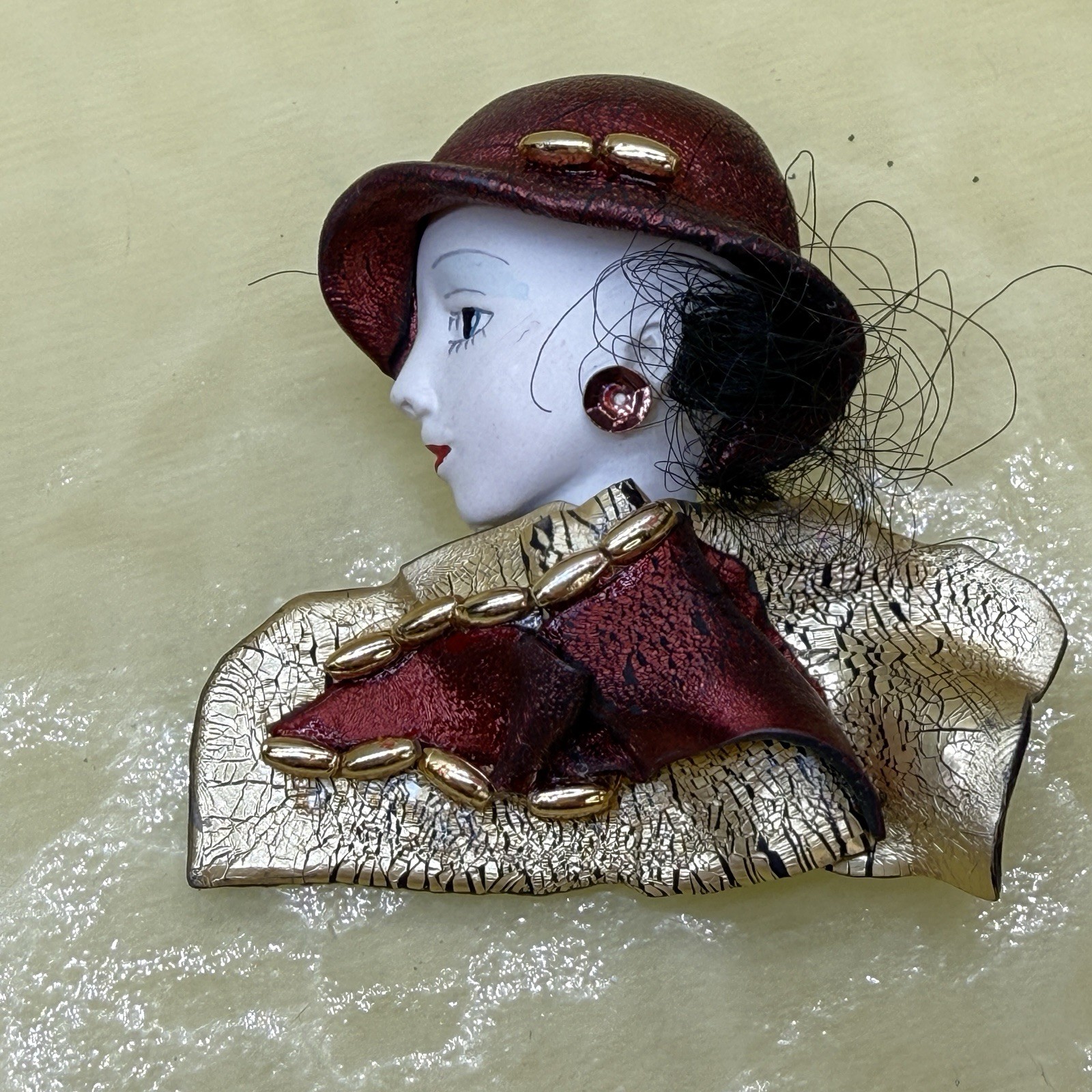 Vintage Lady Face Brooch Red Hat Gold Crackle Resin 1980s Art Deco Style Pin