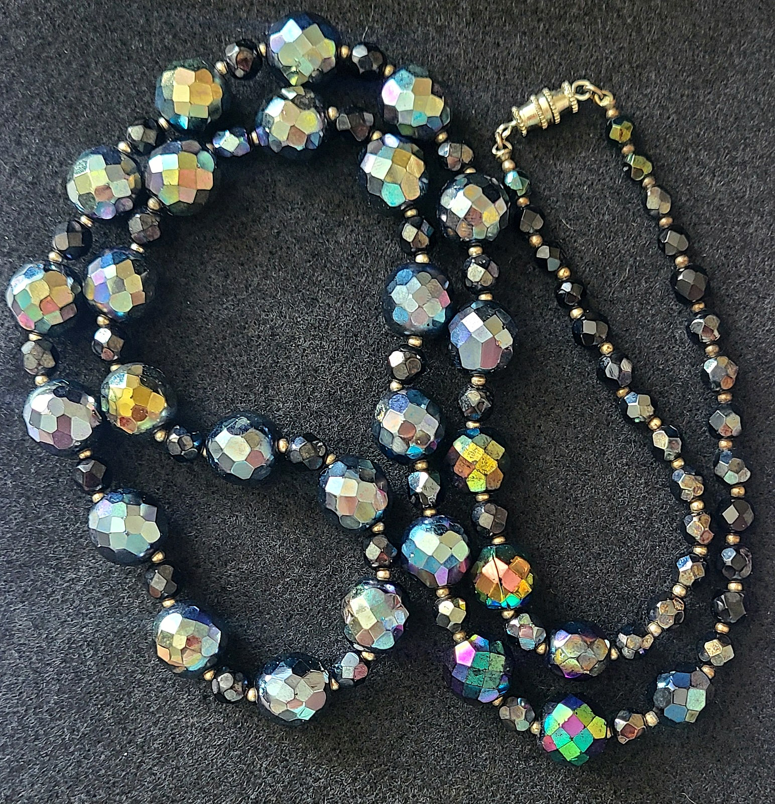 VINTAGE STUNNING DARK BLUE AURORA BOREALIS CARNIVAL FACETED GLASS NECKLACE