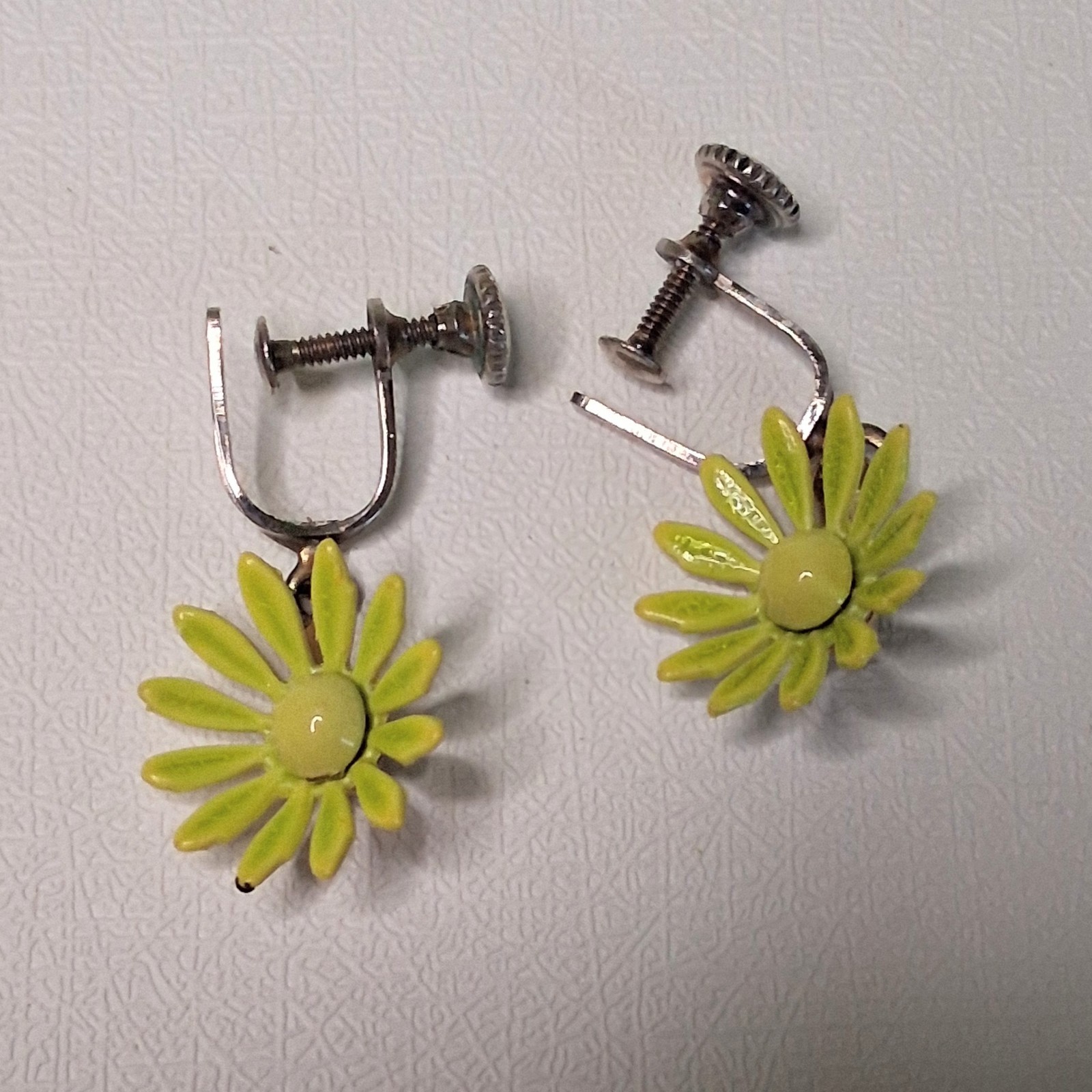 Lime Green Enamel Daisy Earrings Screw Back Mod Flower Power Retro Vintage 1960s