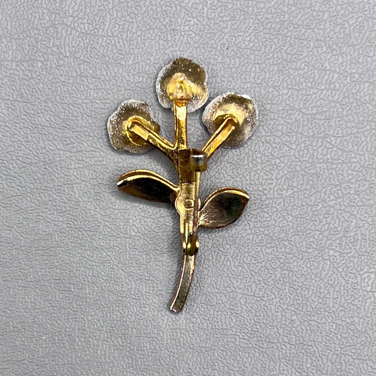 Vintage Roses On Stem Floral 1.5″ Brooch Gold Tone Light Purple Pink White