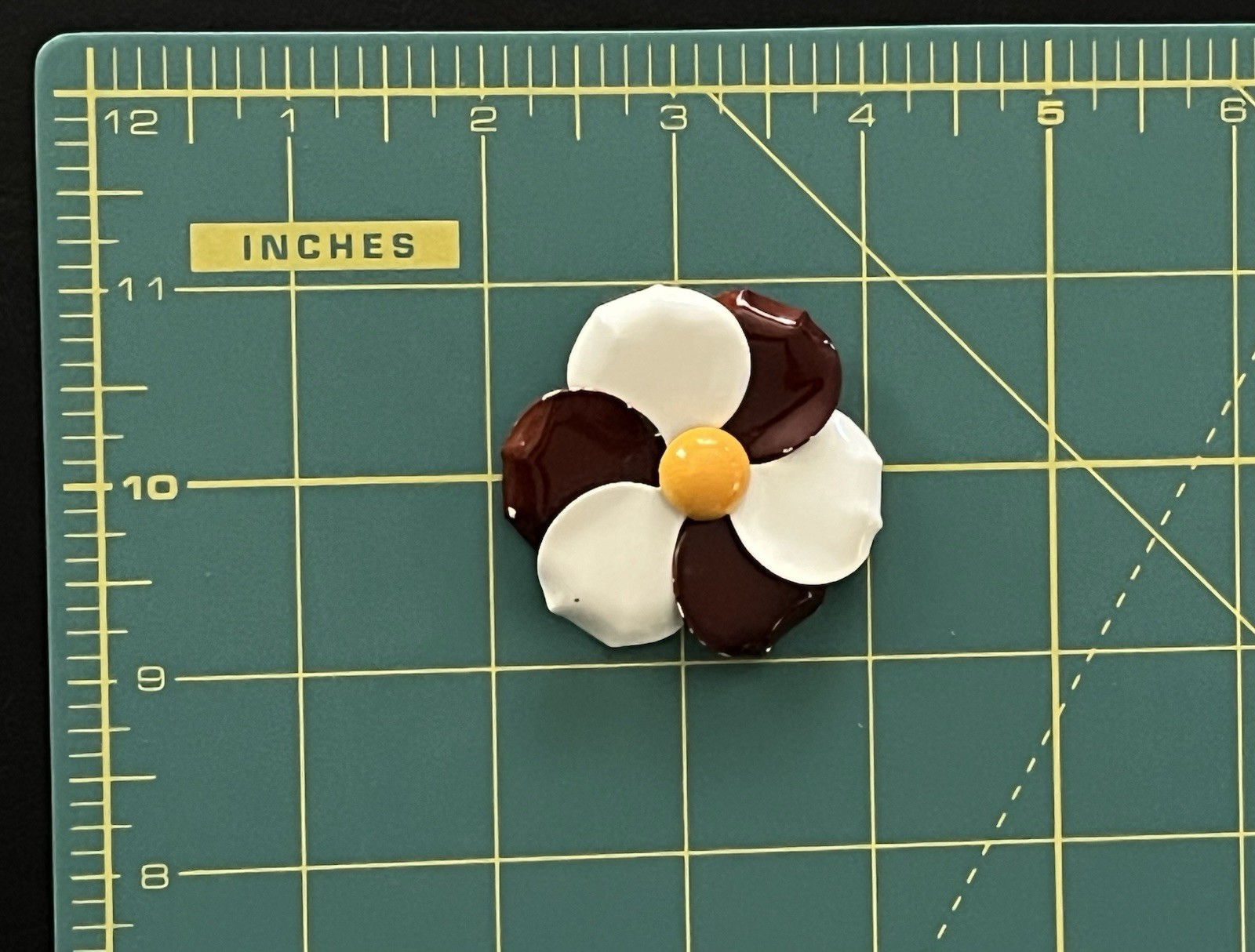 VTG 60’s White & Brown Enamel Yellow Center Daisy Flower Pinwheel Brooch Pin