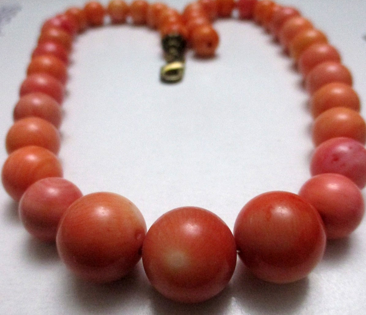 Vintage M0M0 Art Deco Authentic ☆ Undyed Untreated ☆ Necklace Coral ☆ Organic.