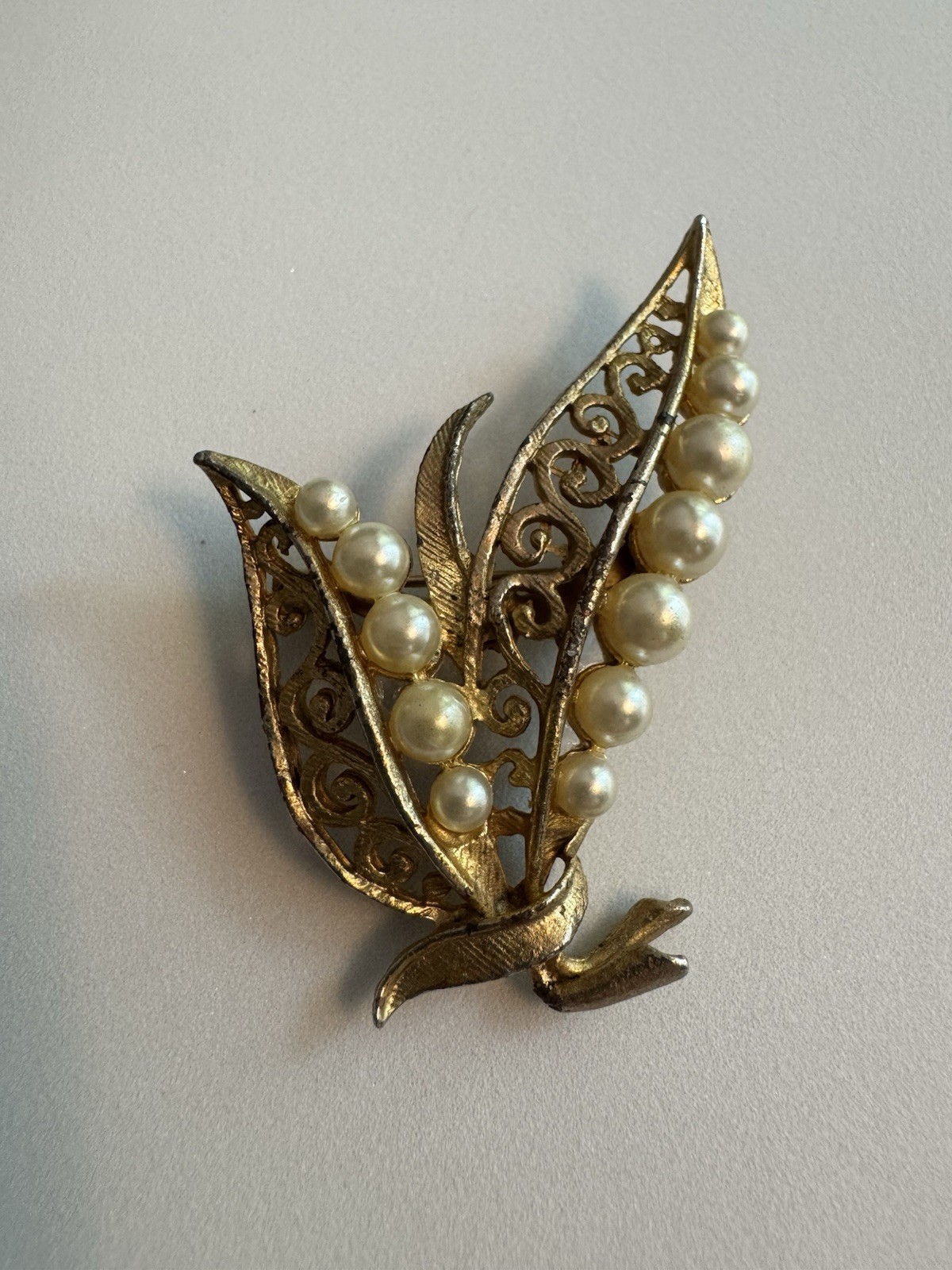 Vtg Unsigned Gold Tone Faux Pearl Botanical Leaf Spray Pin Brooch Distressed