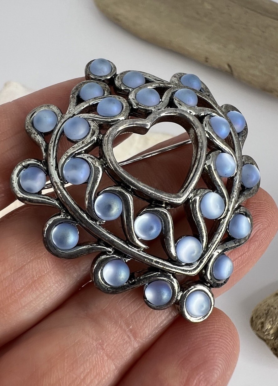 Retro Brooch Pin Heart Shaped Blue Bead Silver Tone Costume Jewelry 🩵