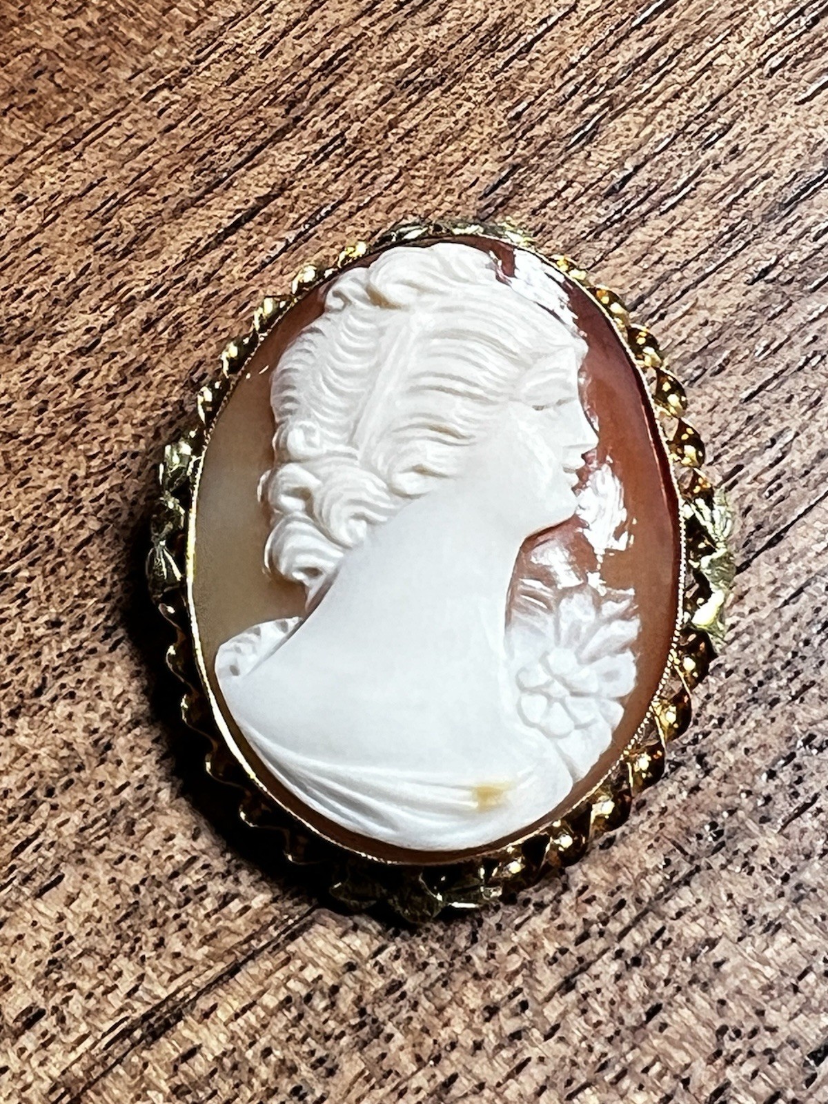LOVELY ANTIQUE 10K YELLOW GOLD CAMEO SHELL BROOCH PENDANT 5.3g