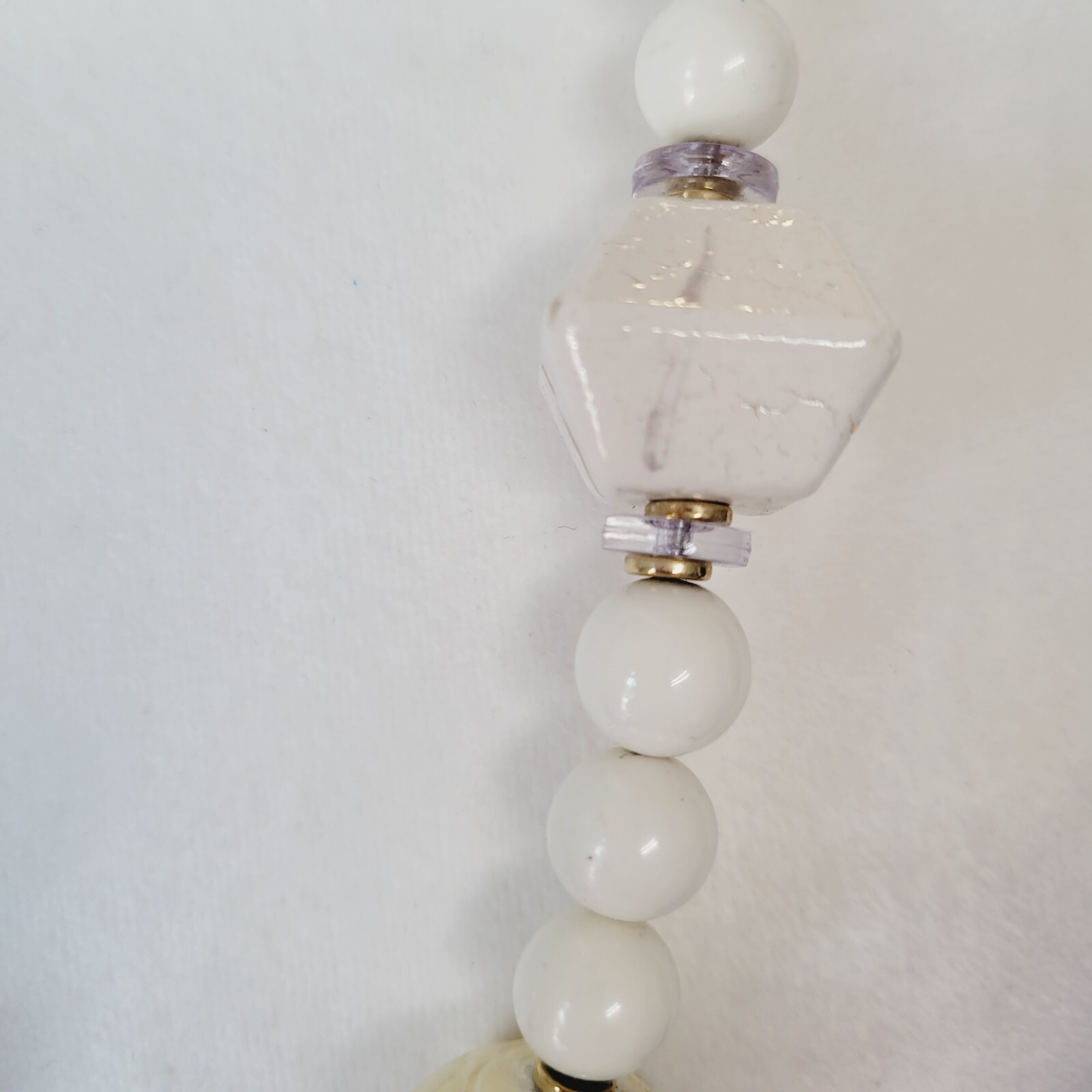Vintage Retro White Acrylic Beaded Necklace Chunky Business Casual Everyday Wear