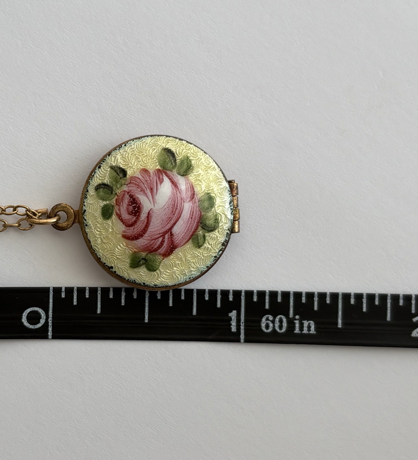 GOLD FILLED FRENCH ENAMEL ROUND LOCKET ROSE 18” NECKLACE 6.10 GRAMS VINTAGE