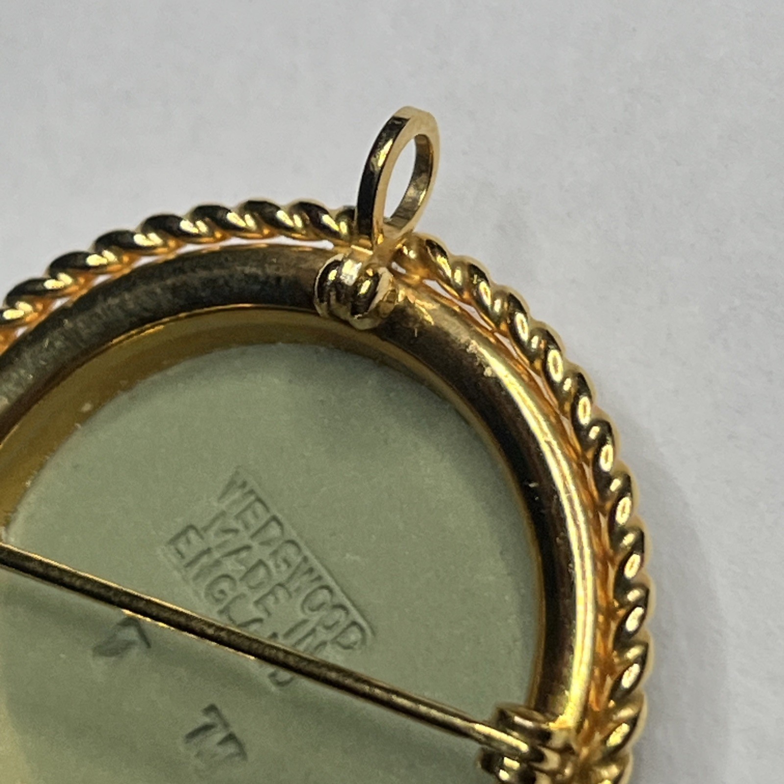 Vintage Wedgwood Cameo Pendant Brooch Jasperware England Van Dell 12kt GF