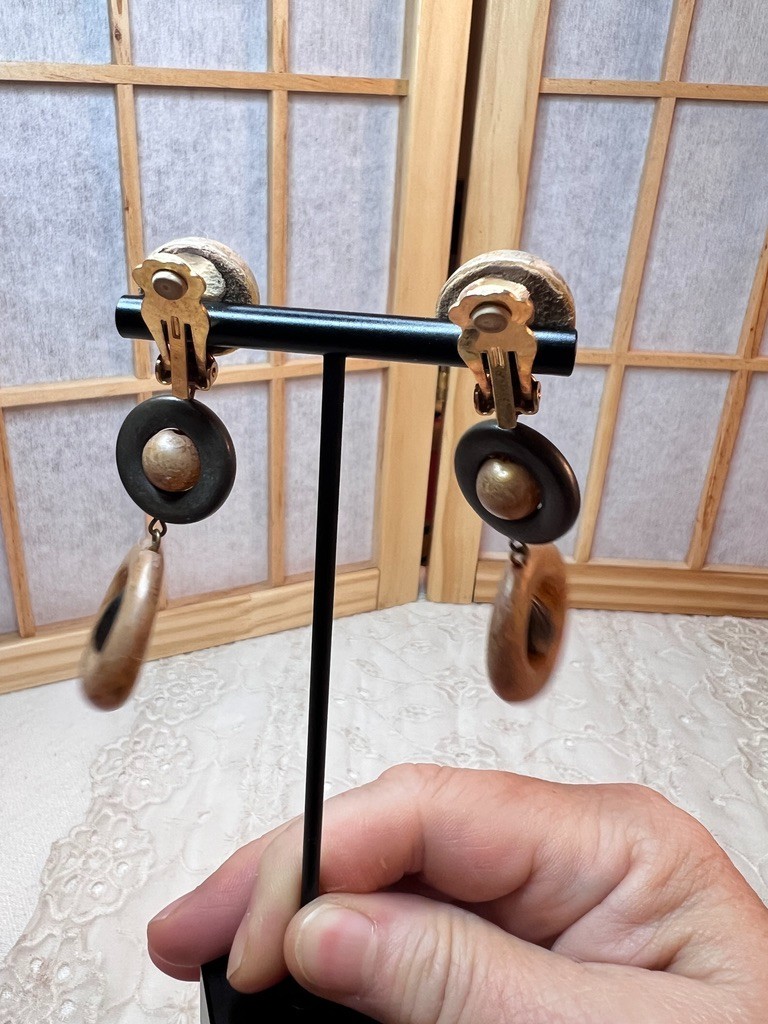 Vintage Wooden Circle Earrings Clip ON Modernist Style Brown Lightweight 3″L