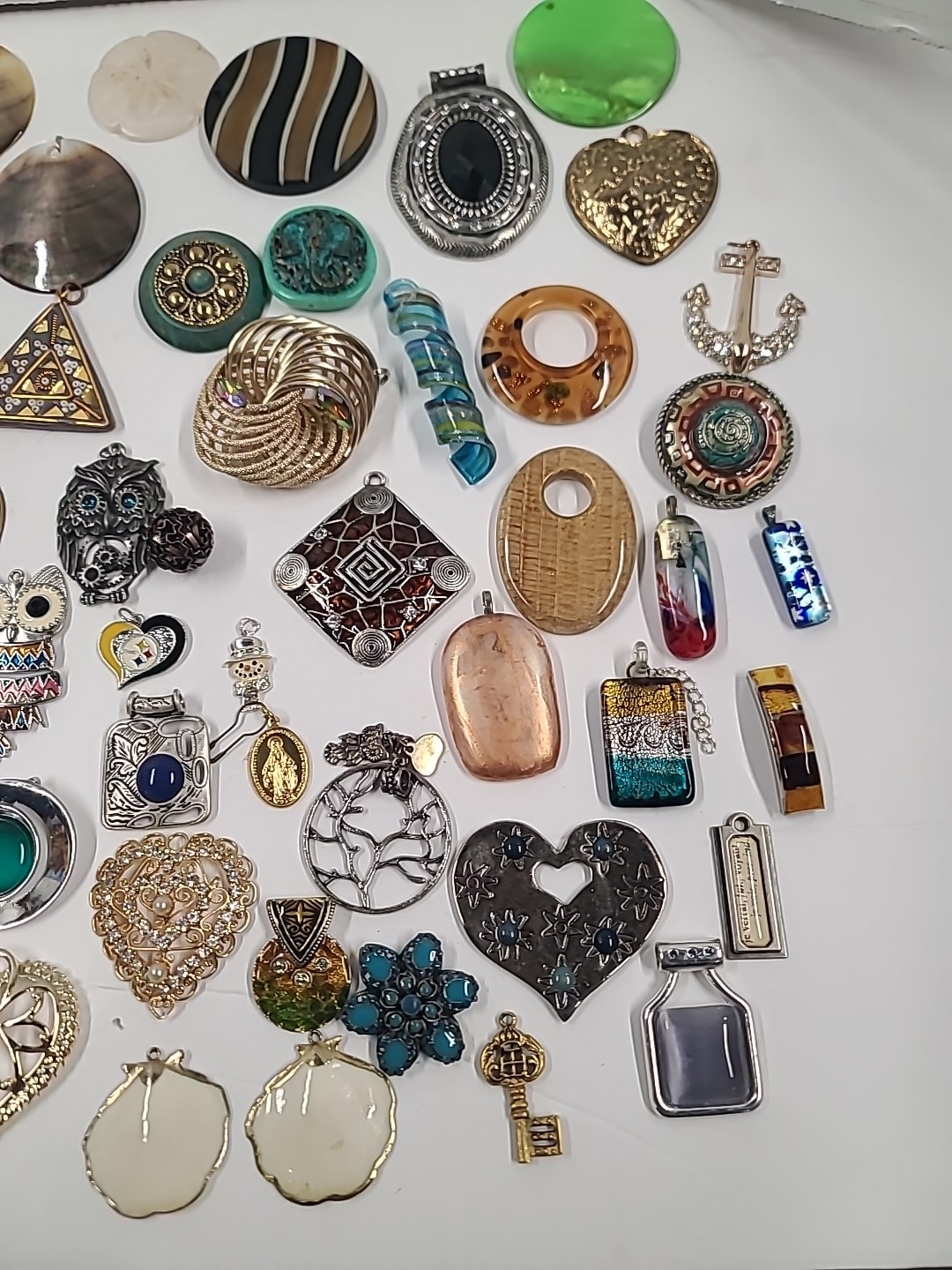 Vtg Pendants Charms Huge Lot Of 100+ Natural Stones Shells Glass Rhinestone