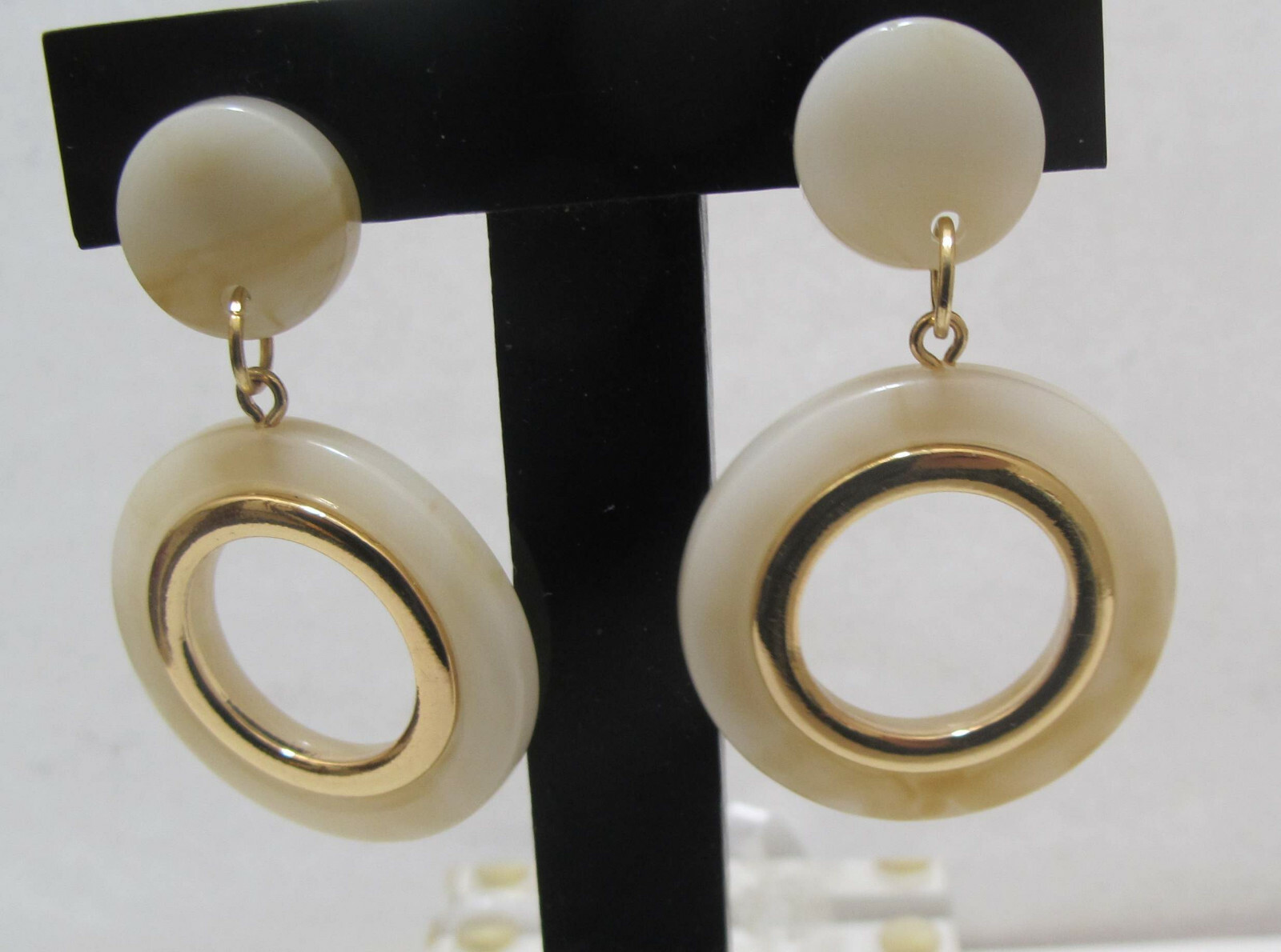 Vtg 2-3/8” Gold Tone Creamy Marbled White Lucite Dangle Hoop & Disk Post Earring