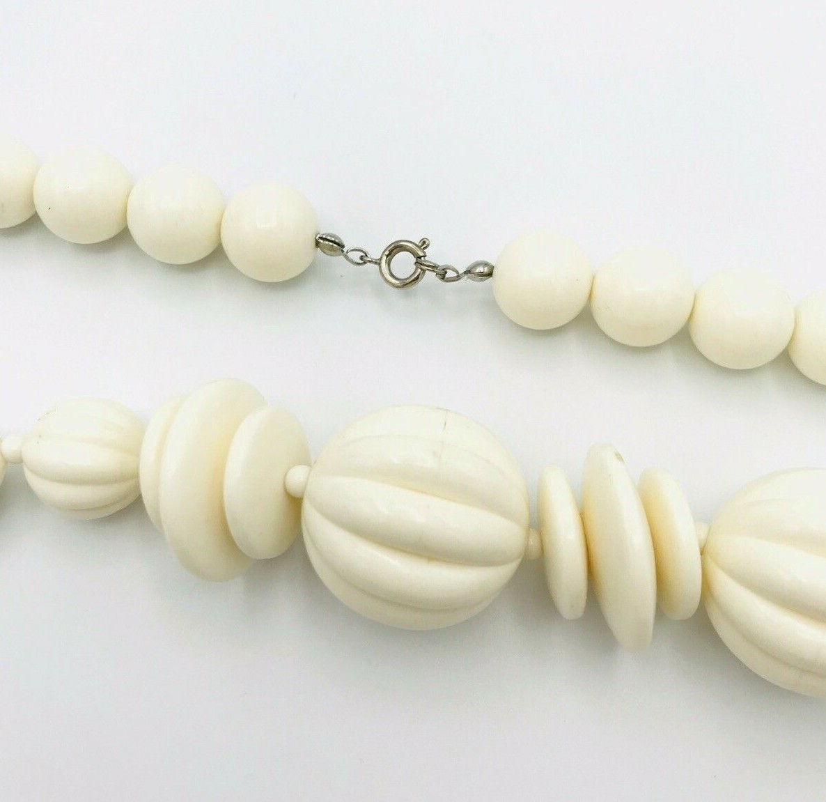 Off White 60’s Vintage Plastic Necklace 23″