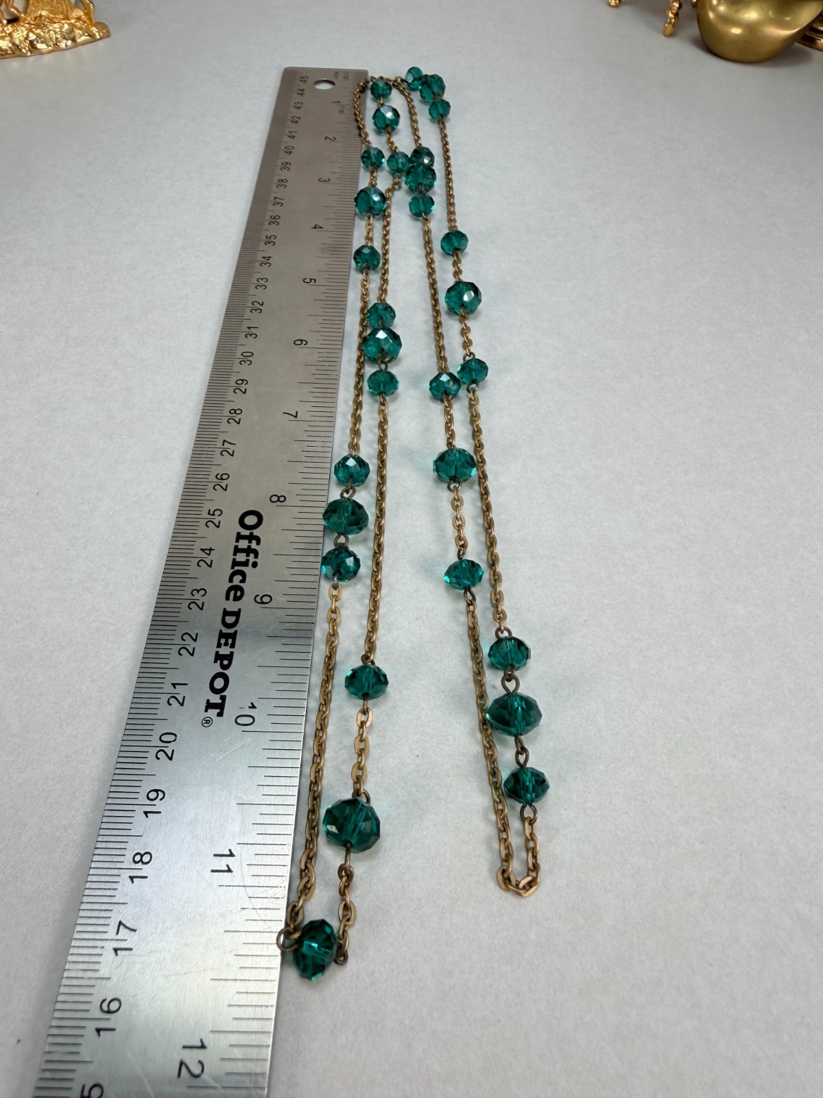 Vintage Beautiful Long Emerald Green Crystal Station Necklace Gold Tone Chain