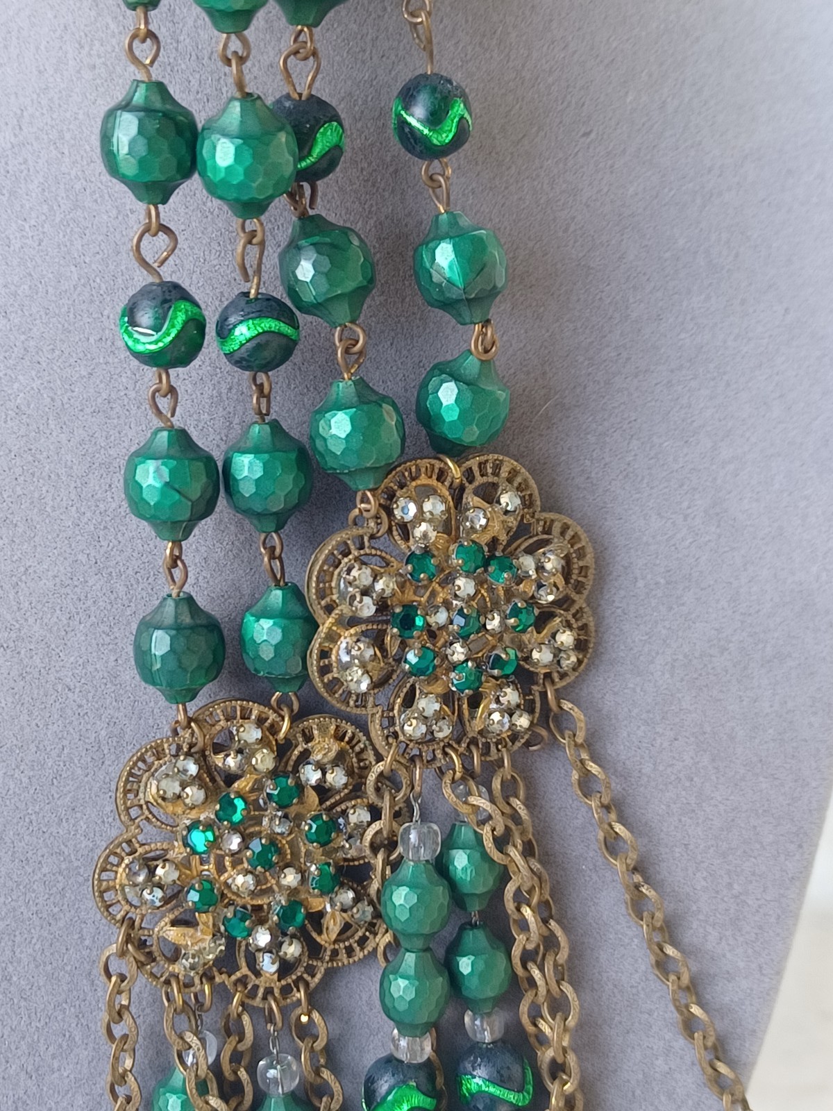 Vintage Hobe Green Glass Foil Bead Brass Swag Bib Necklace