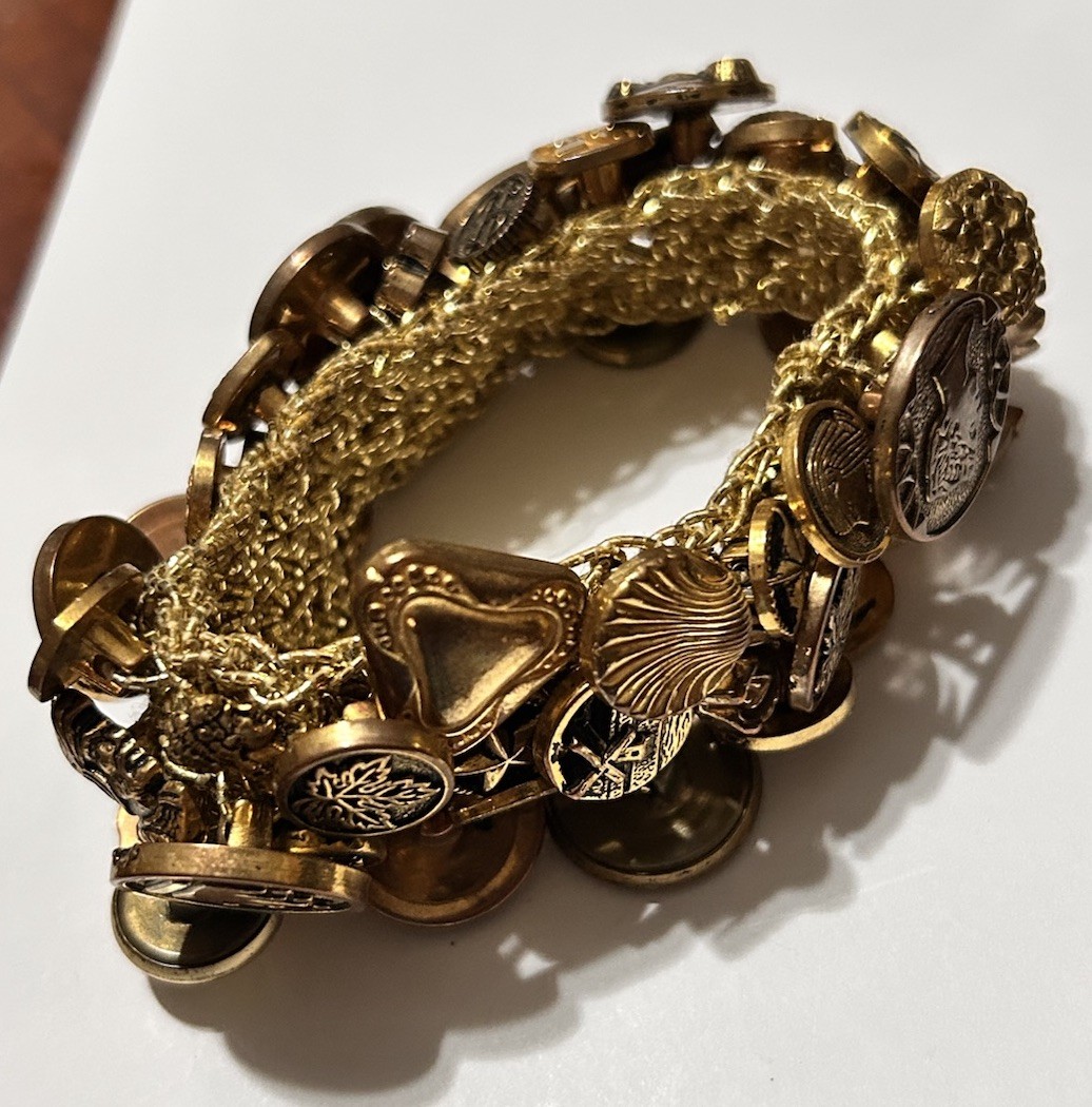 Vintage Mid-Century Buttons Bracelet Stretchy Crochet Gold Tone Victorian Style
