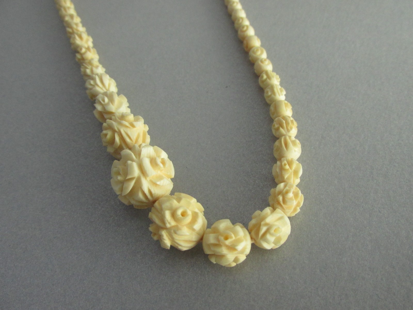 Vintage Celluloid Graduated Carved Rose Bead Necklace 18″ Popcorn Boho Granny