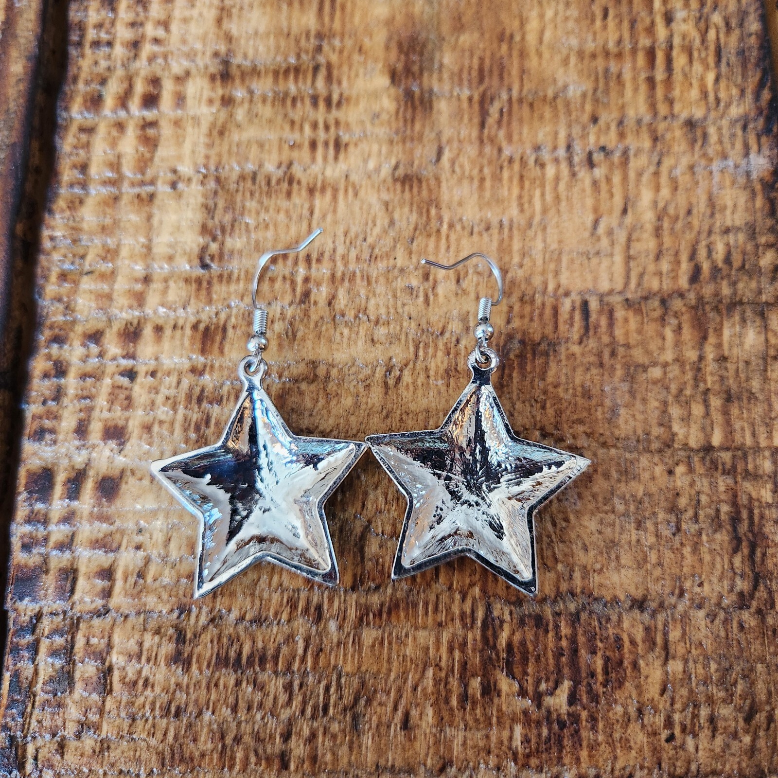 Patriotic Enamel Dangling Star Pierced Earrings Red White Blue Silvertone
