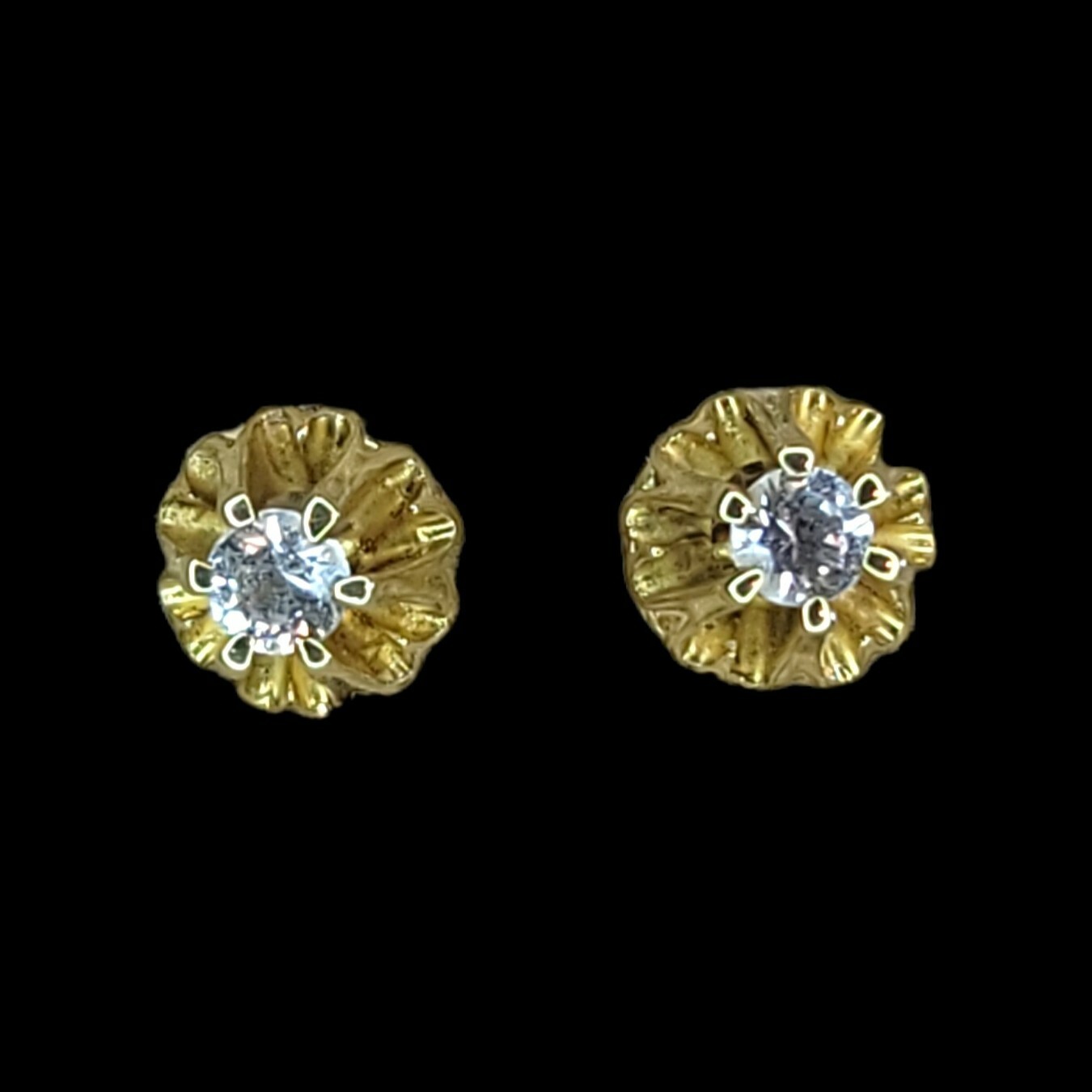 Vintage Handmade 18K Yellow Gold VS2 I 0.35 CTW Diamond Buttercup Stud Earrings