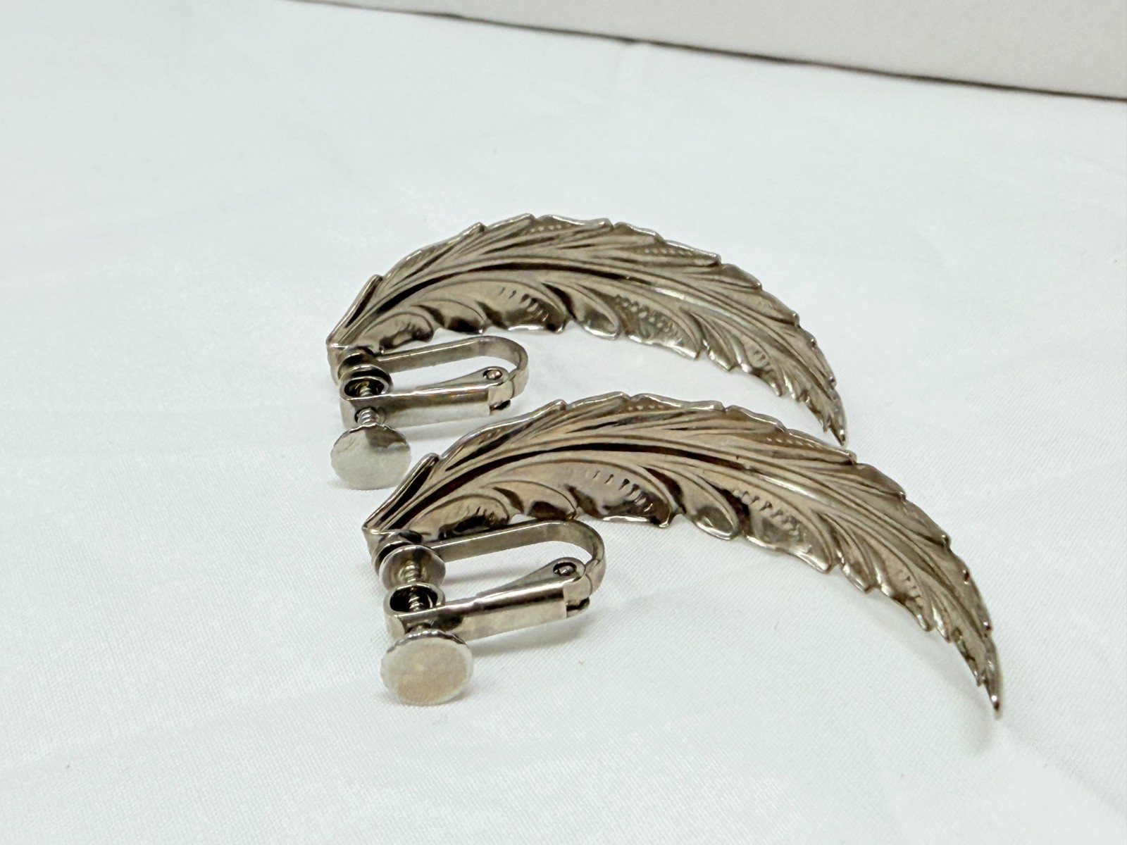 Vintage Silver tone Textured Leaf Half Hoop Adjustable Clip on Earrings
