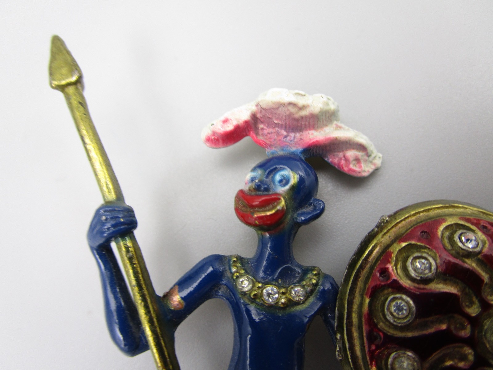 SCARCE NEW ENGLAND GLASSWORKS 3 1/2″ ZULU WARRIOR BROOCH PIN W/ SHIELD