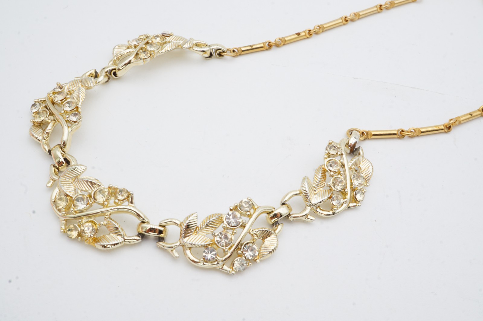 Vintage Necklace Gold Tone Rhinestone 16.5″