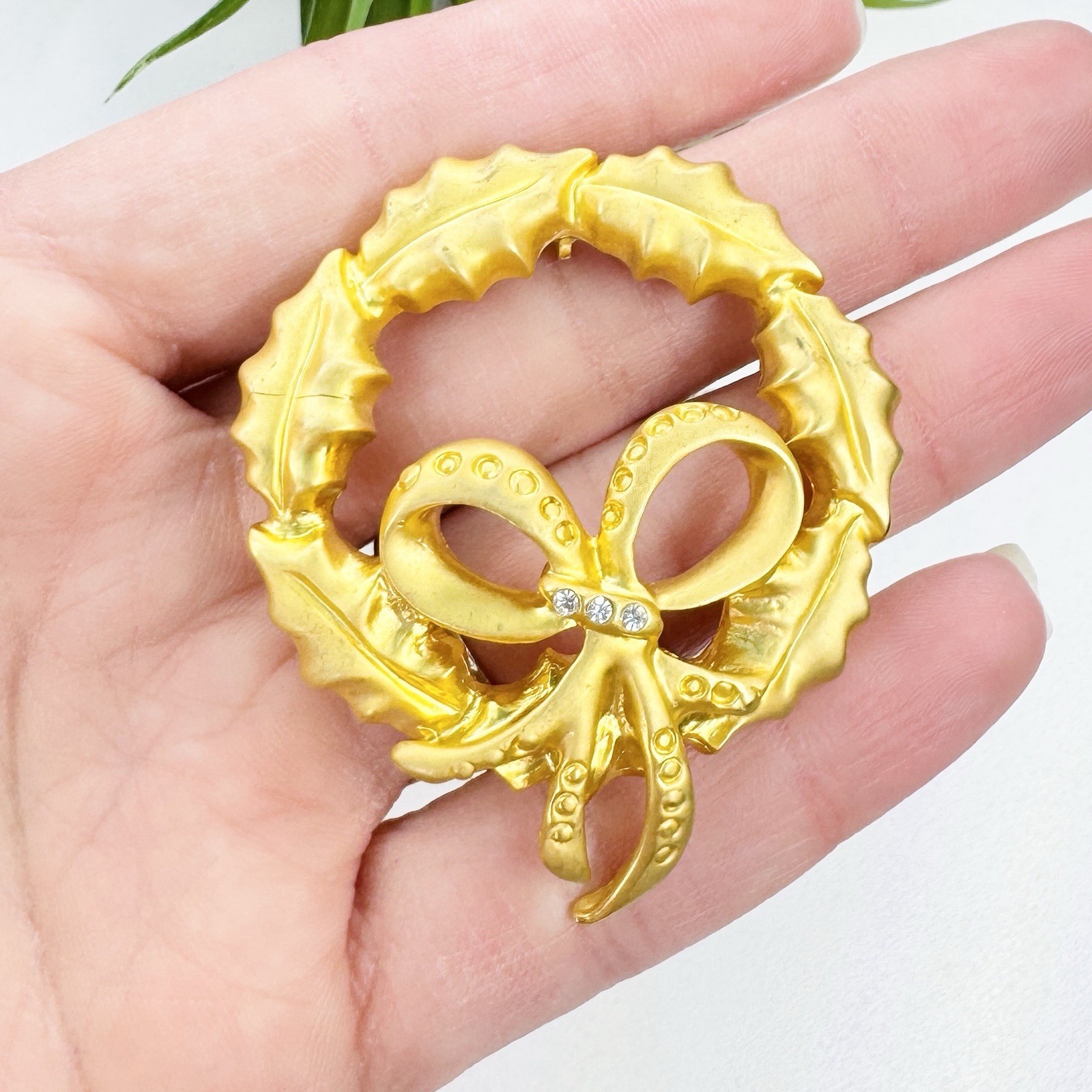 Vintage to Now Christmas Wreath and Tree Brooch/Necklace Lot – Avon, Monet
