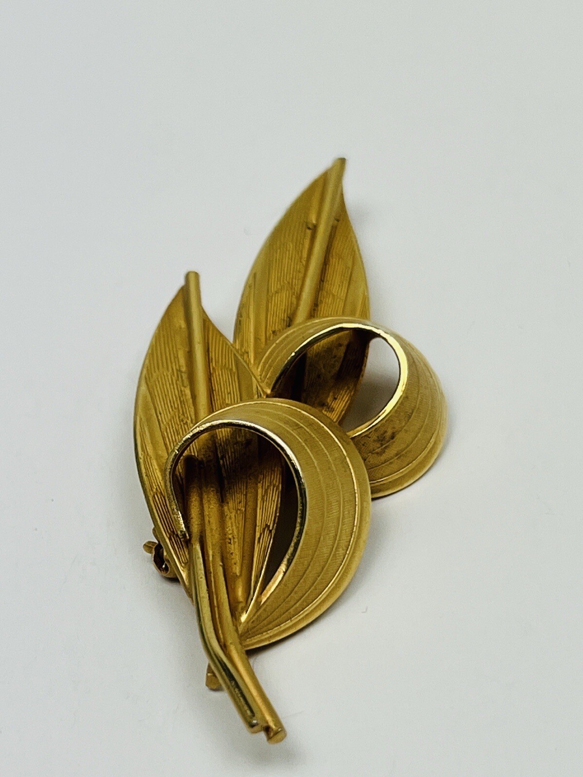Vintage Brushed Gold Tone 4 Lily Leaf Pin Brooch Textured Nature