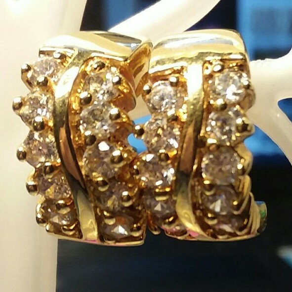 Vintage Jewelry: 3/4″ Gold Tone Rhinestone Pierced Earrings 02-18-2019