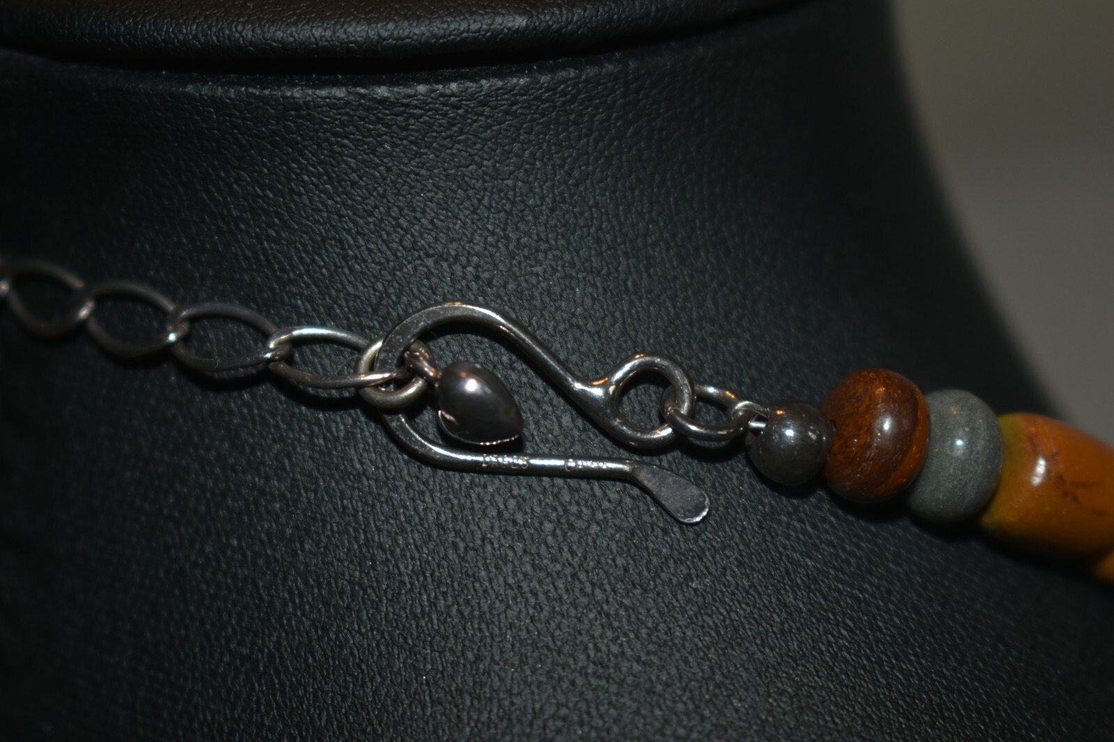 VINTAGE NATURAL STONE NECKLACE 21″ EARTHTONES