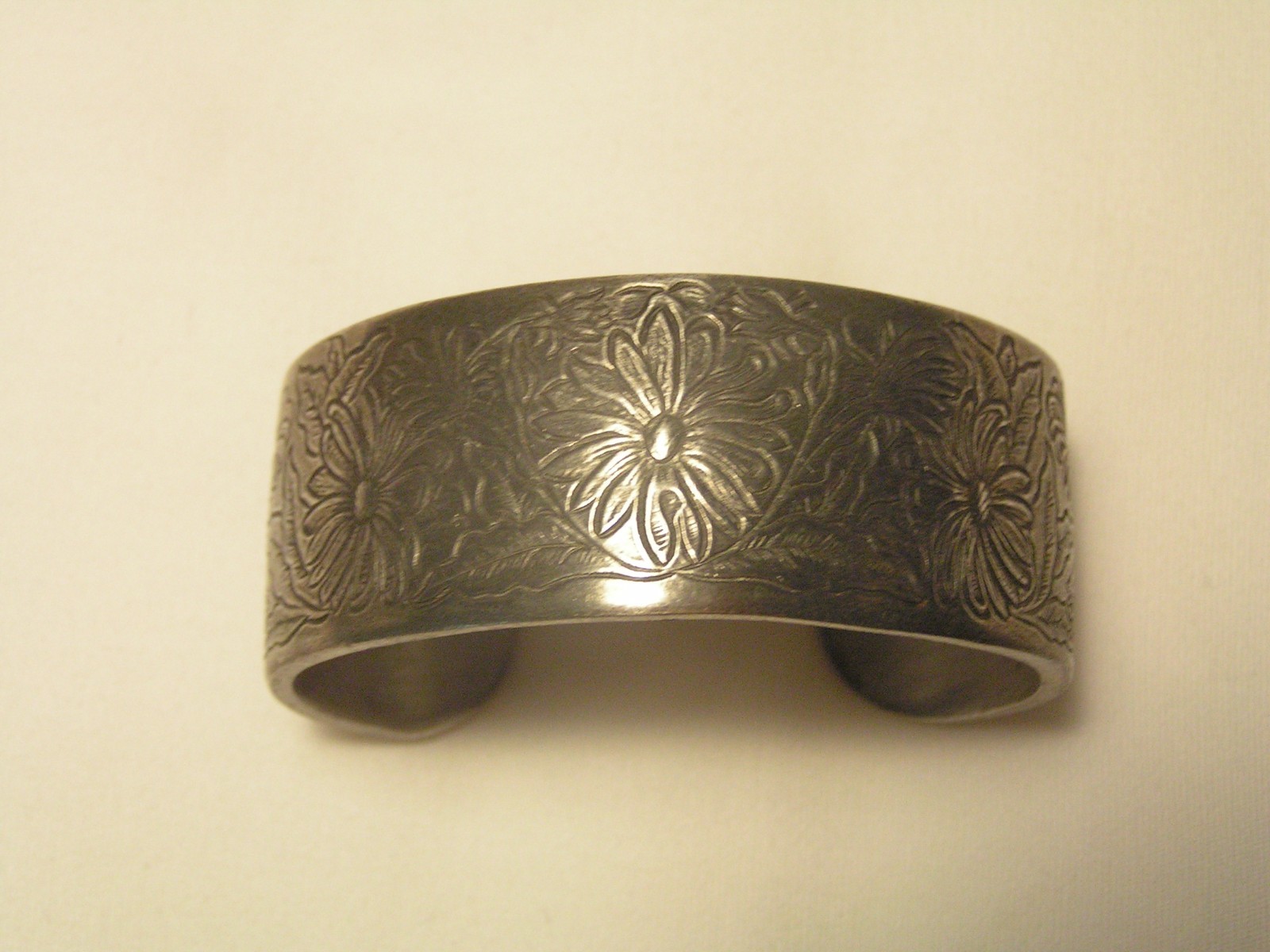 …Vintage SALISBURY Pewter April Flowers & Leaves Cuff Bracelet…