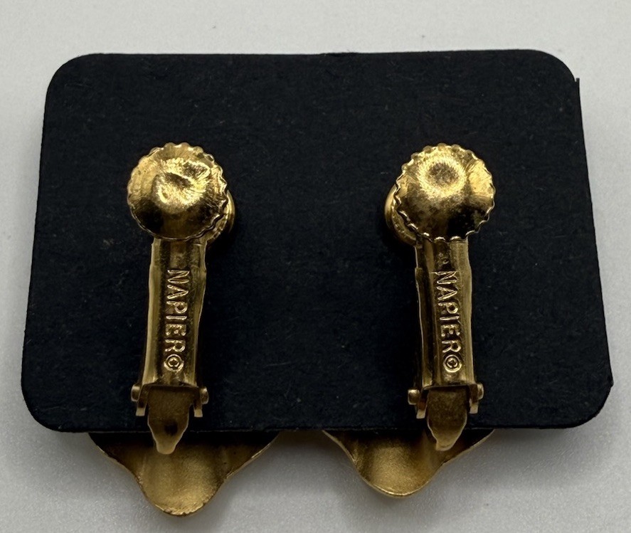 Napier Gold Tone Seashell Screw Back Adjustable Clip On Earrings Vintage