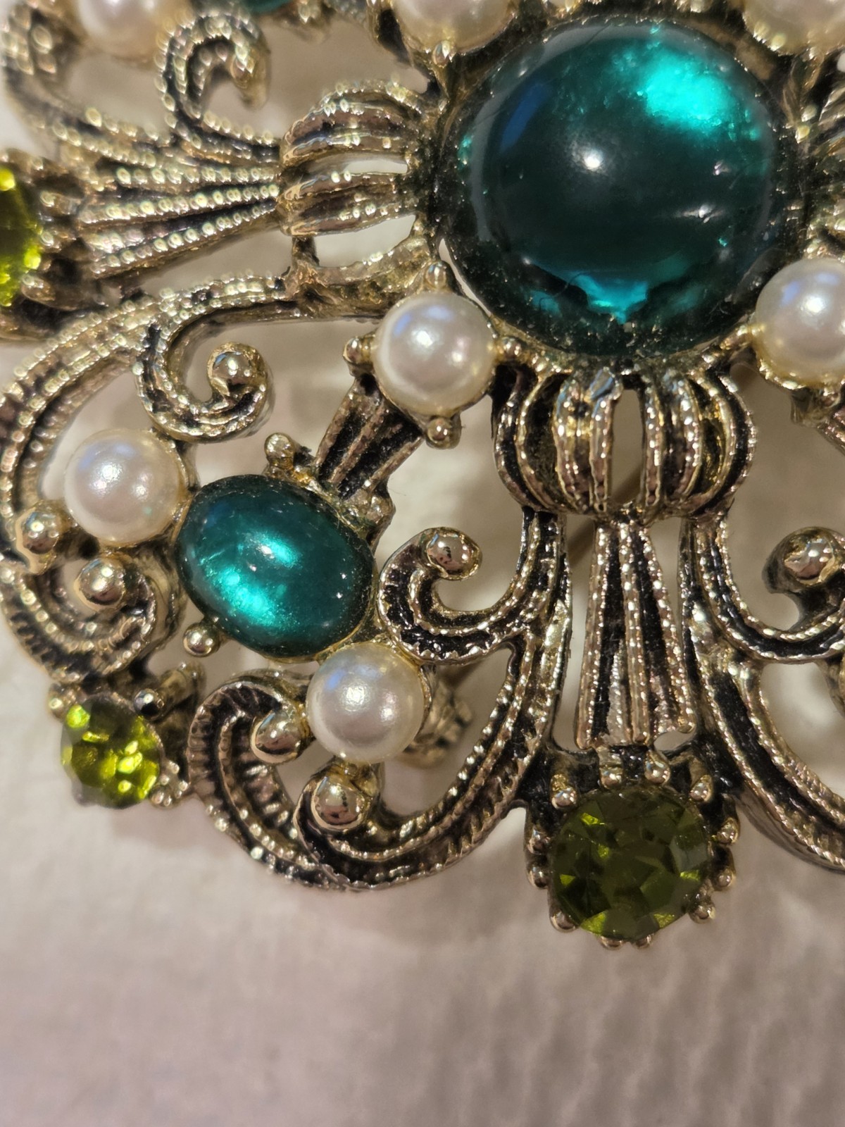 Vintage Blue & Green Rhinestone Gold Tone Filigree Hearts Flower Brooch Pin