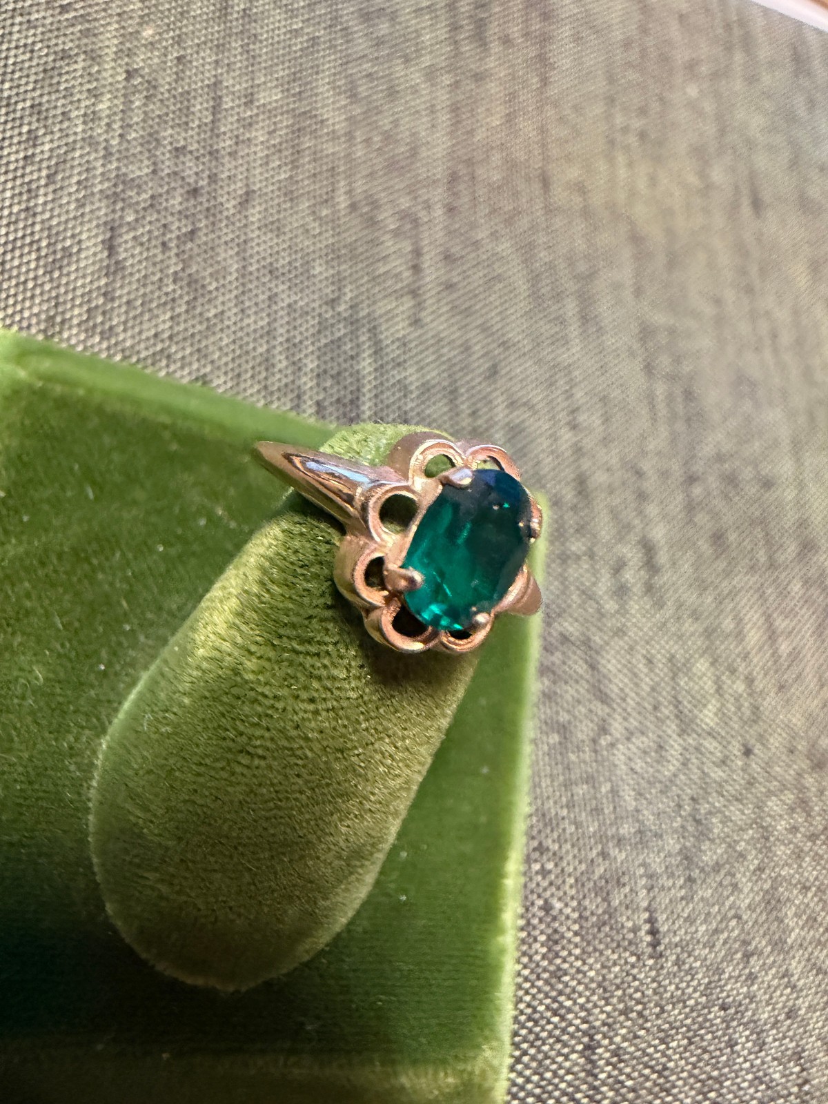 Vintage Sim. Emerald Stamped 10k SOLID Gold Ring Sz 5 May Birth Stone 1.44g