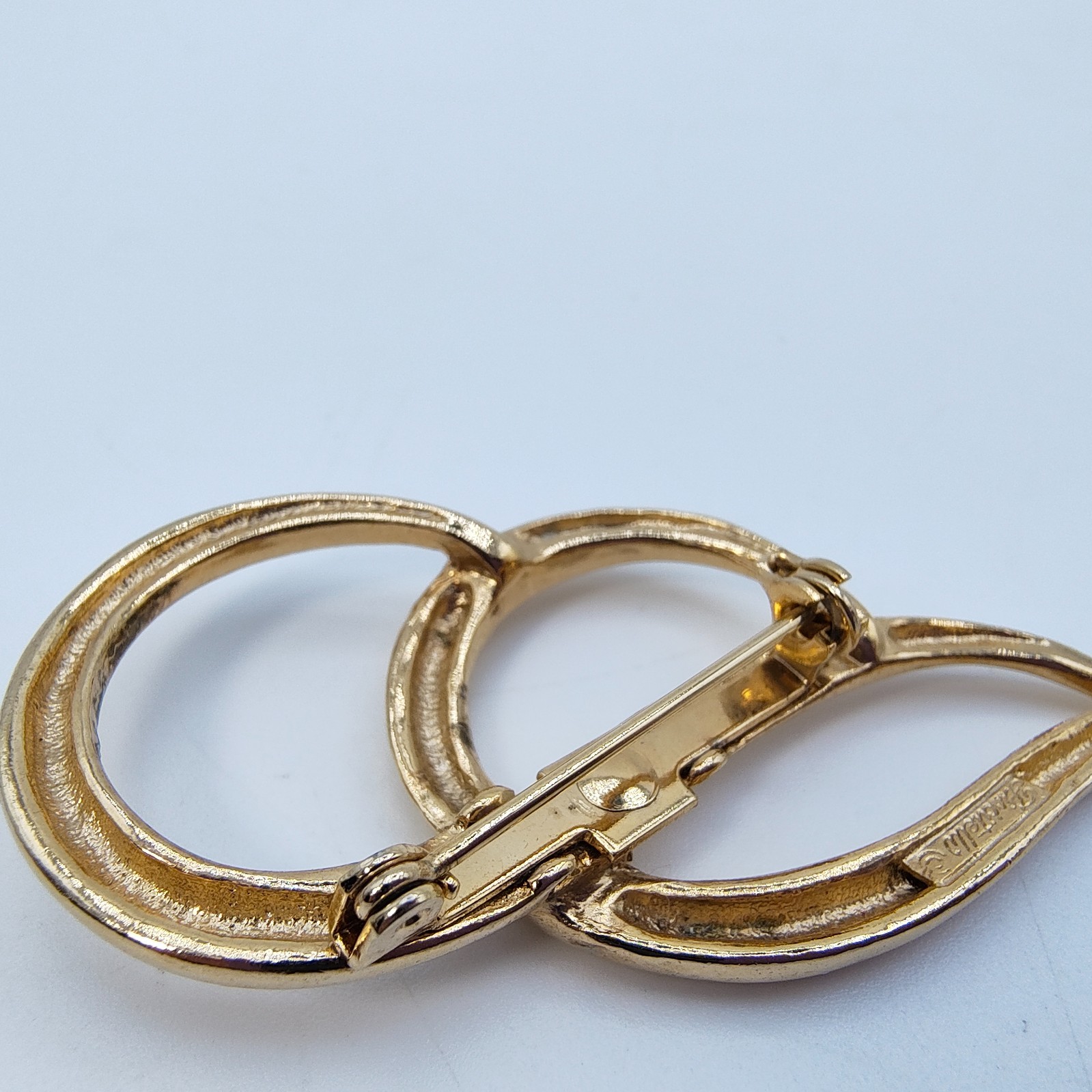 Vintage Piscitelli Modernist Swirl Brooch Gold Tone Abstract Quiet Luxury Signed