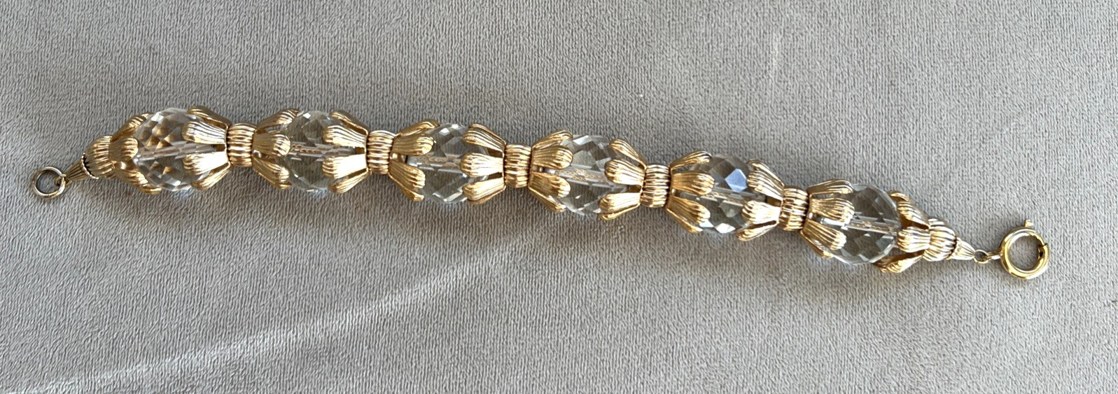 VINTAGE SARAH COVENTRY GOLDEN ICE CLEAR CRYSTAL GOLDTONE BEAD BRACELET 9″ X 3/4″