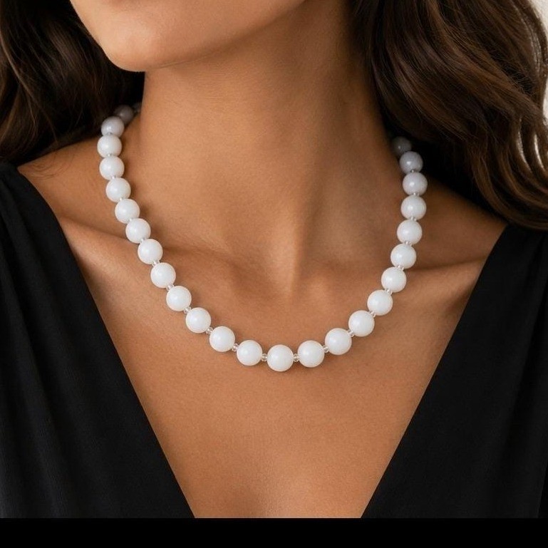 Vintage White Milk Glass Bead Necklace 18″ Barrel Clasp Classic Round Beads
