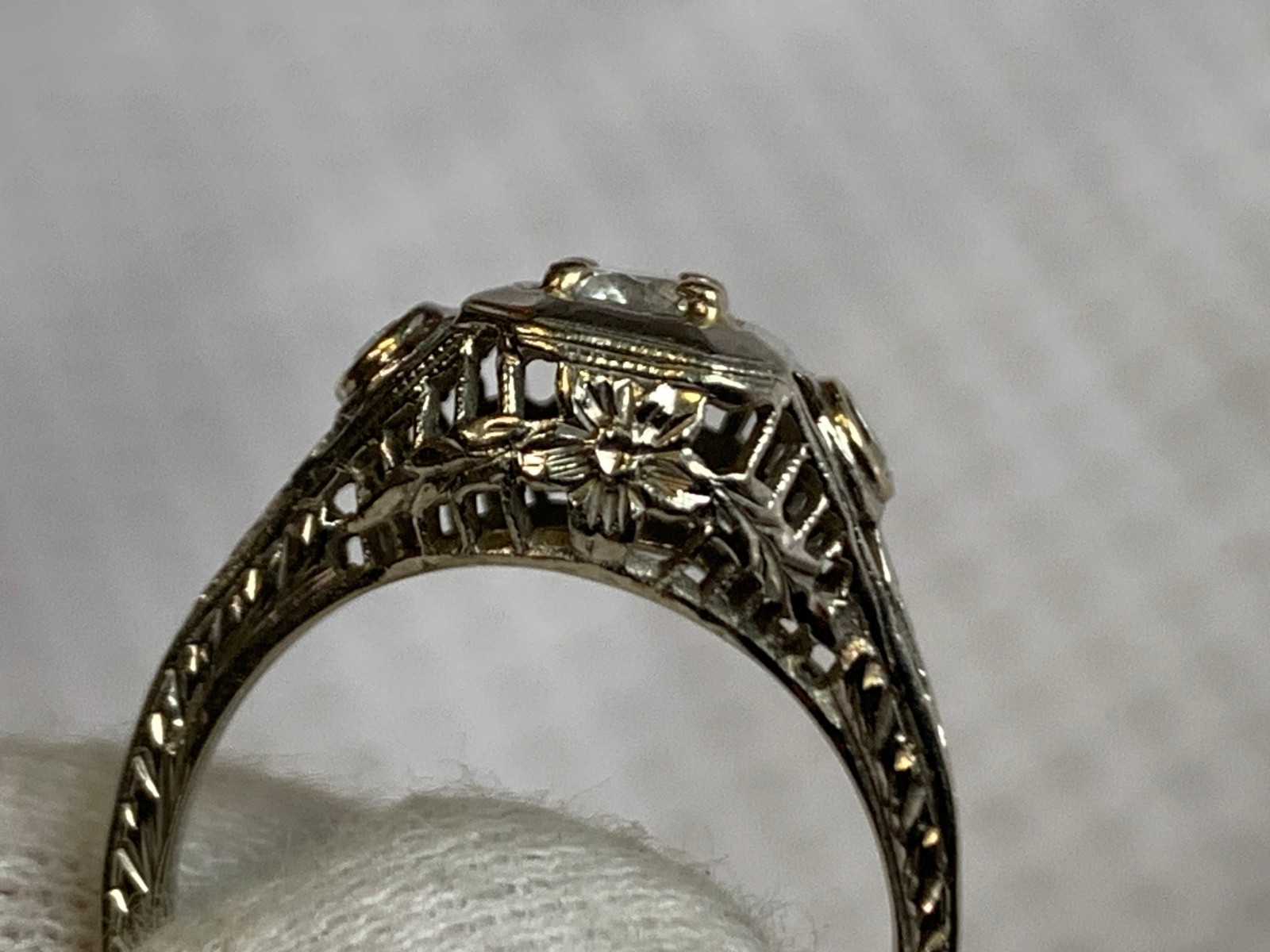 Vtg White Gold Diamond Ring 2.55g Fine Jewelry Size 5.25 Band Clear Stone *READ*