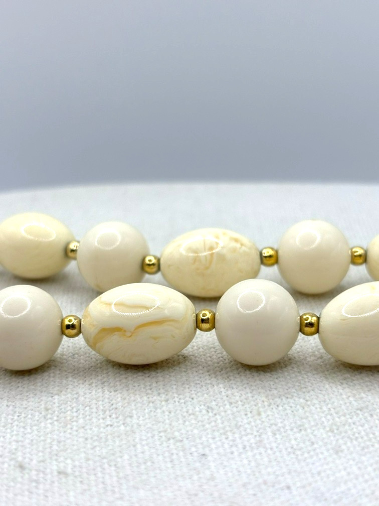 Vintage Ivory Marbled Cream And Gold Beaded Diamond Shaped Slab Pendant Necklace