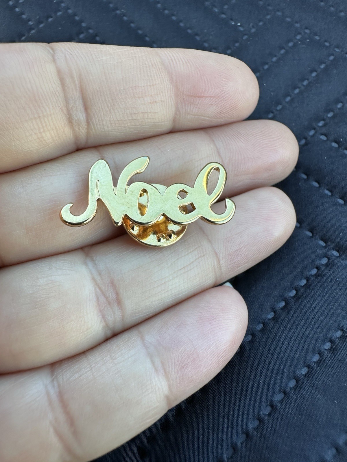 Vintage Gold NOEL Brooch Christmas Festive Hat Scarf Pin Collectable Jewelry