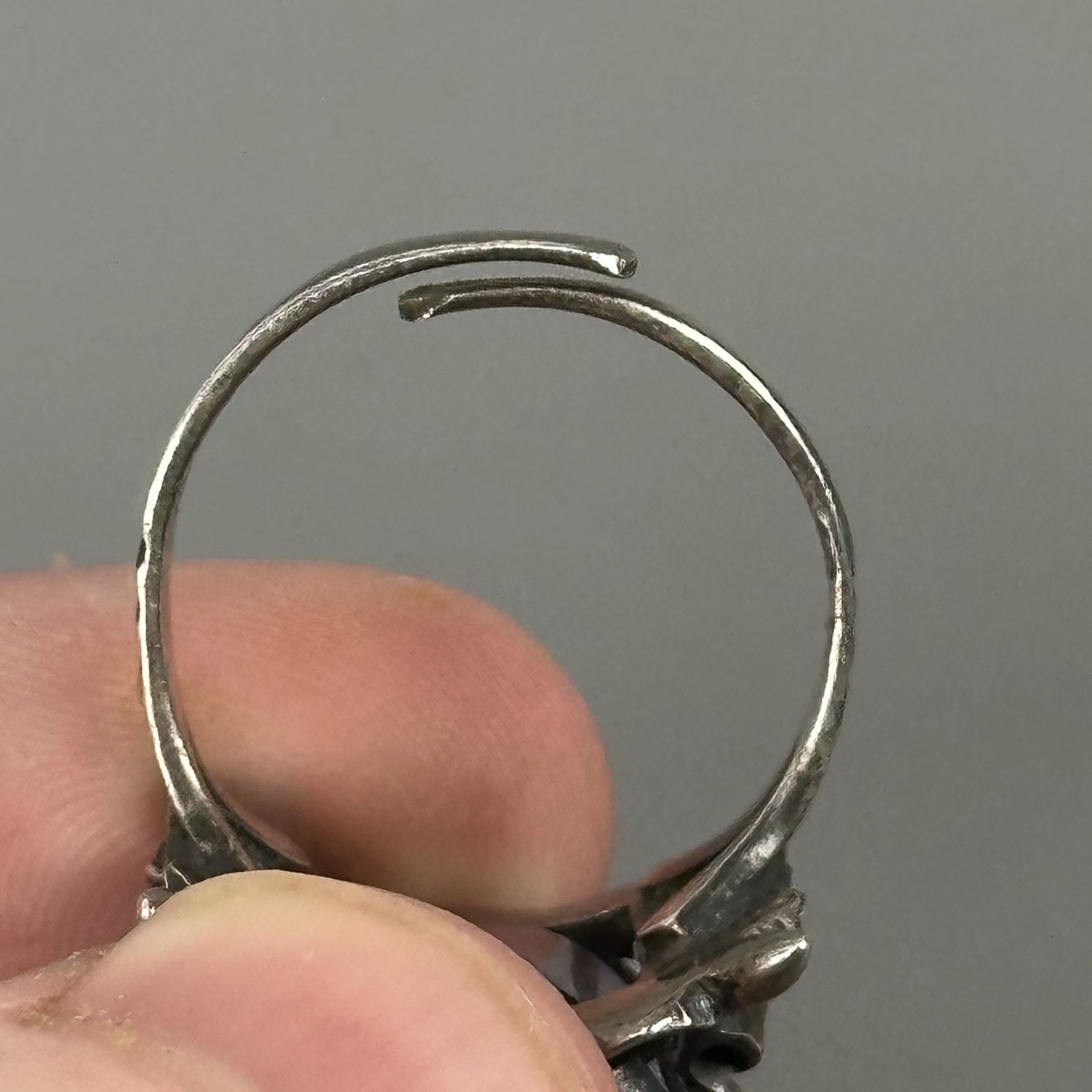 1940-70s Taxco Mexico Floral Sterling Silver Blue Crystal Glass Adjustable Ring