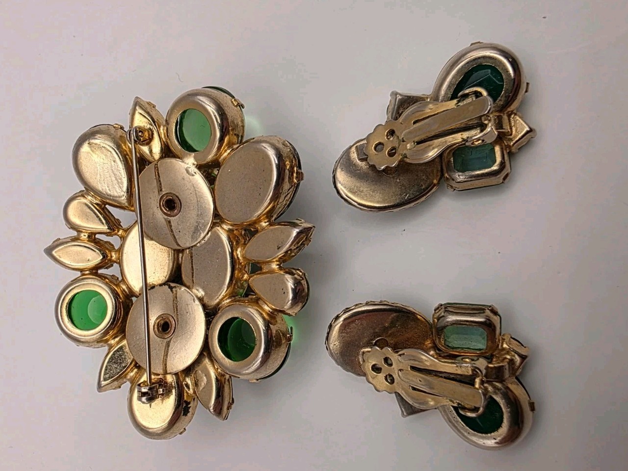 Vintage Unsigned Hattie Carnegie Green, Heliotrope Glass Brooch/Married Earrings