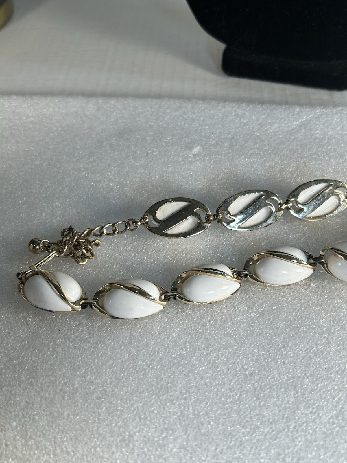 Vintage Coro Choker Rain Tear Drop Necklace White and Goldtone Chain Hook Closer