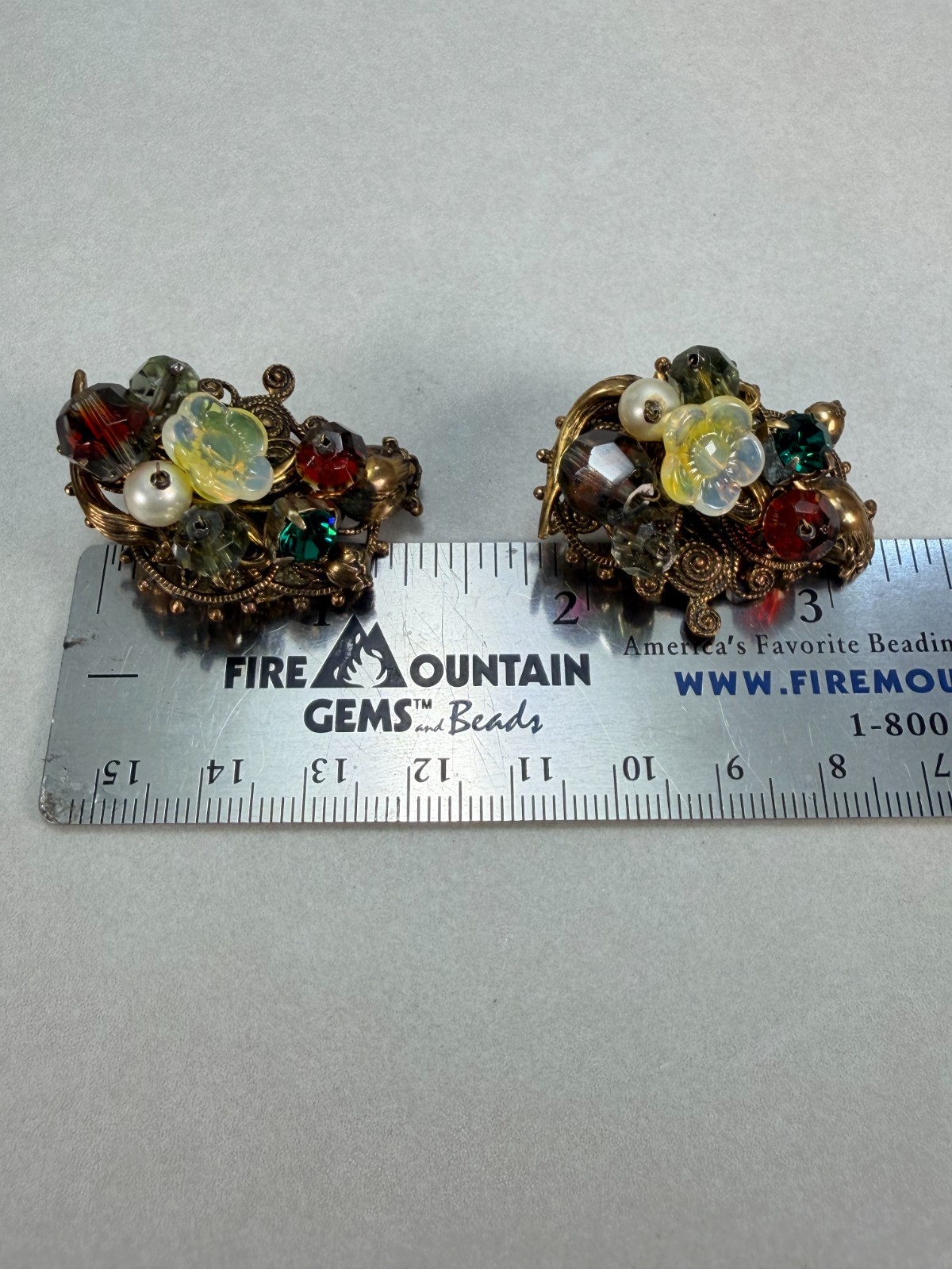 Gorgeous Unsigned DeMario Art Glass Floral Cluster Clip On Earrings Vintage Rare
